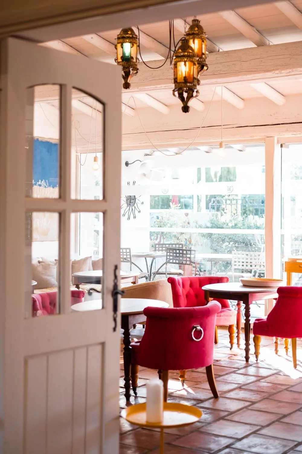 Lounge or bar in Oustau Camarguen Hôtel & Spa