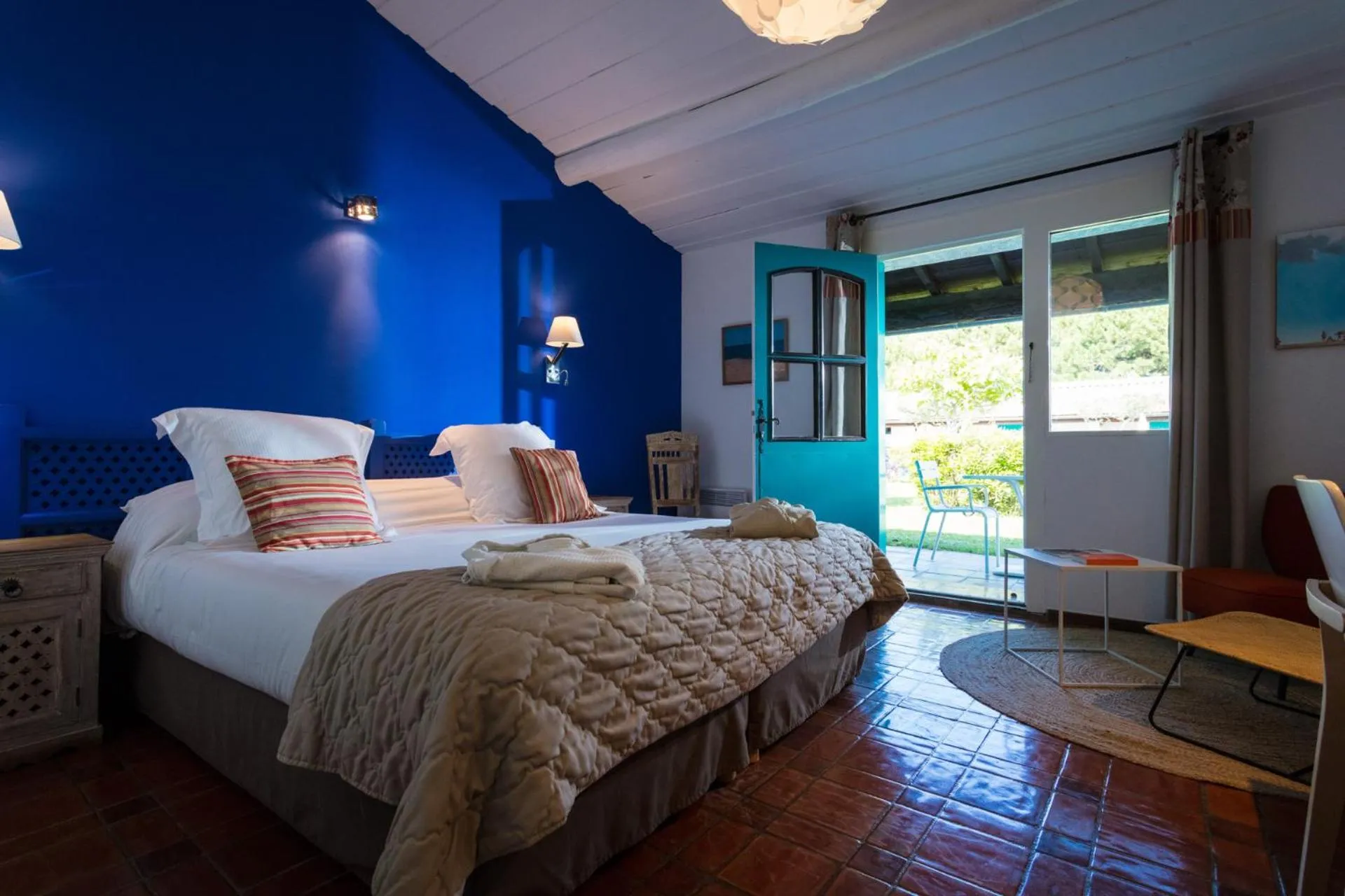 Bed in Oustau Camarguen Hôtel & Spa