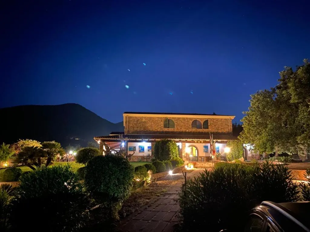 Night in Hotel Janas