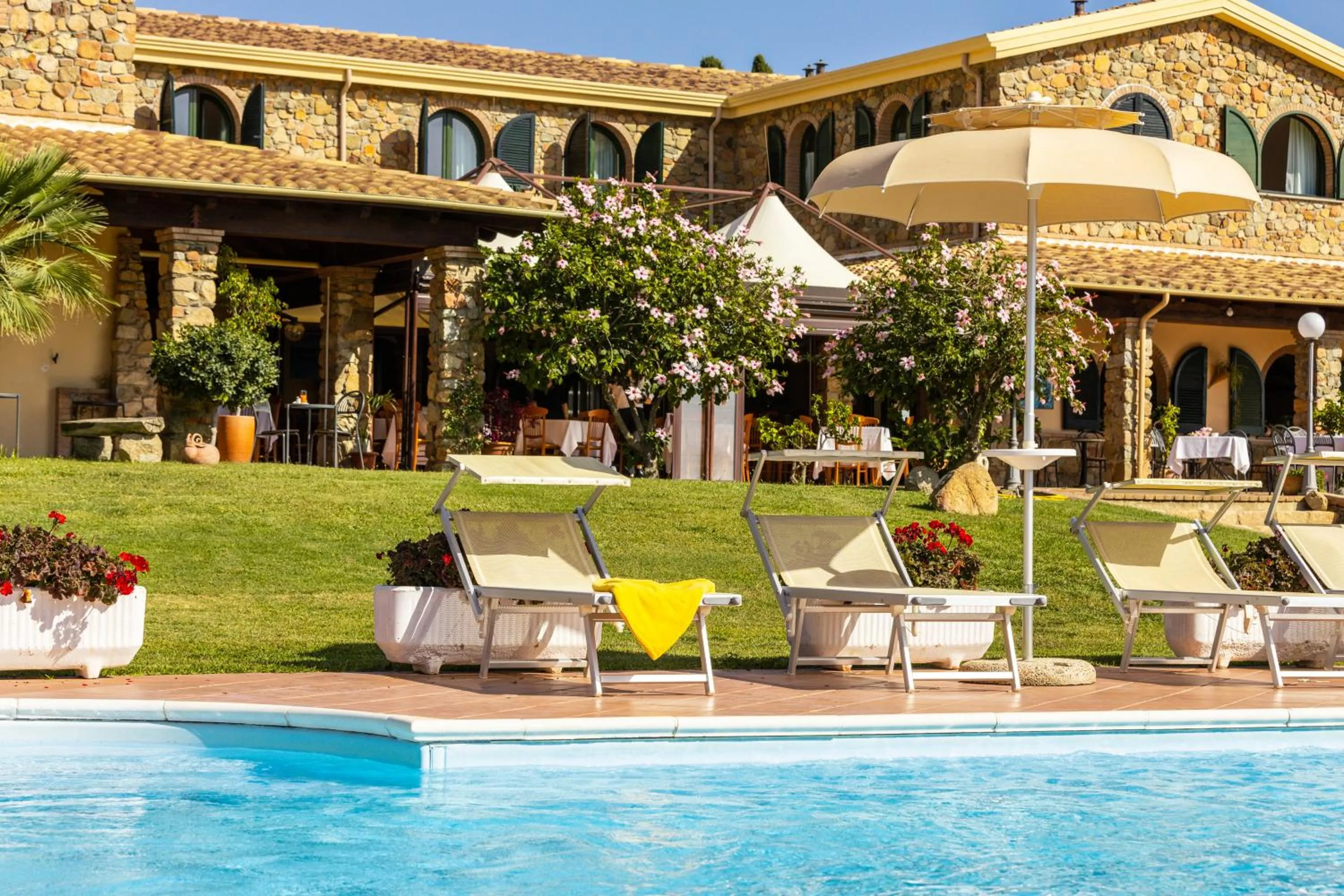 Swimming pool in Hotel Janas