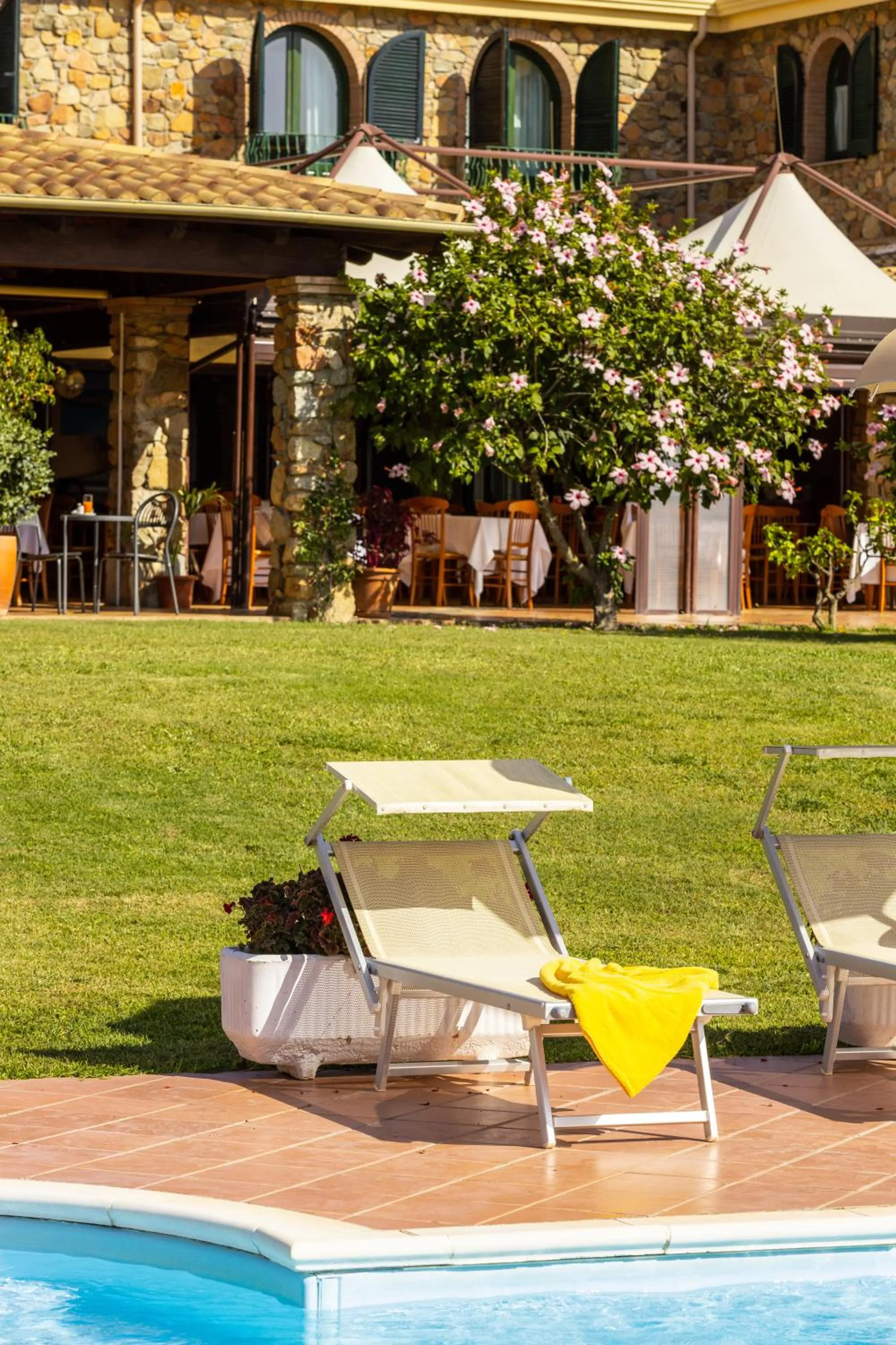 Swimming pool in Hotel Janas