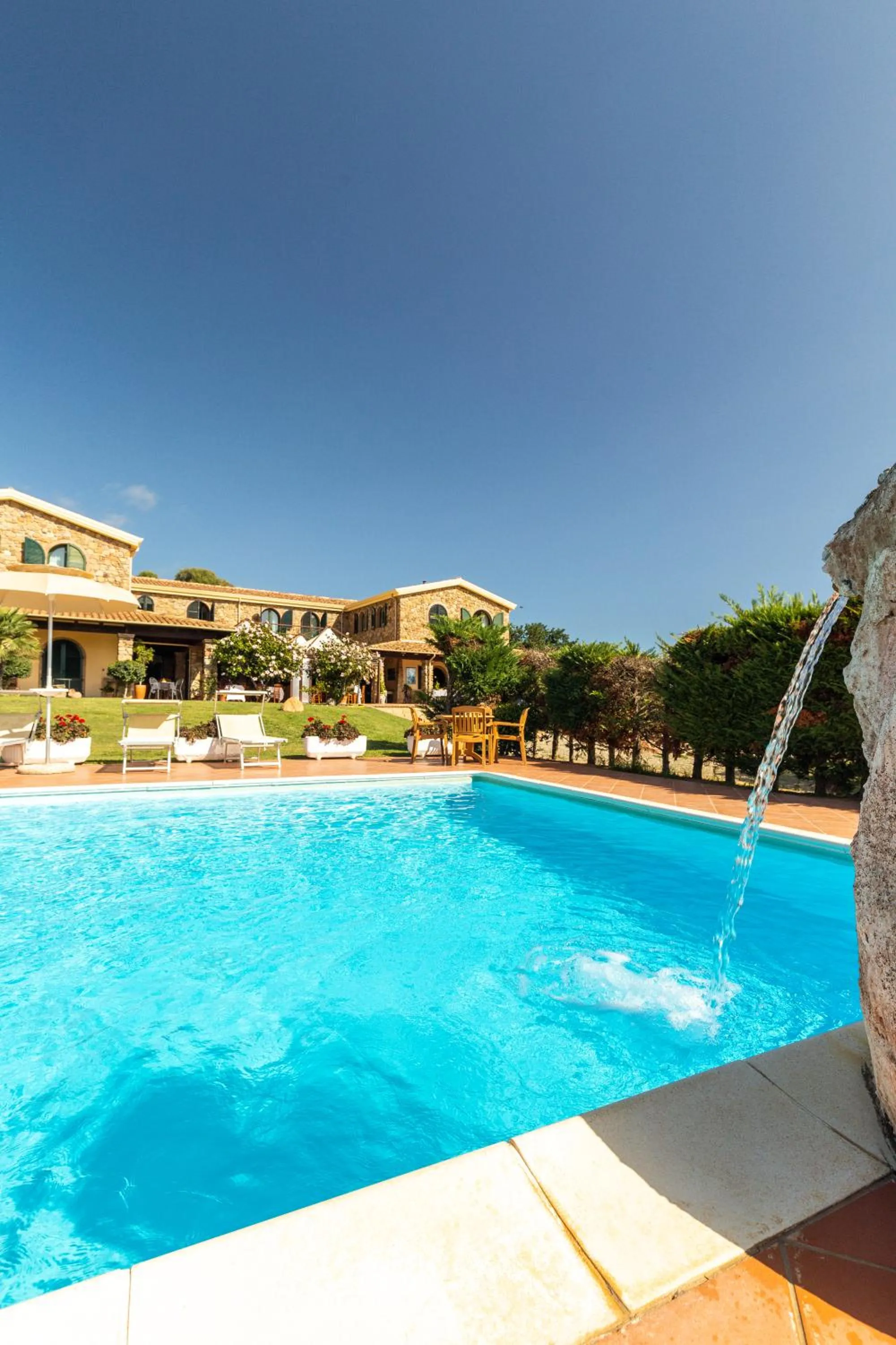 Swimming pool in Hotel Janas