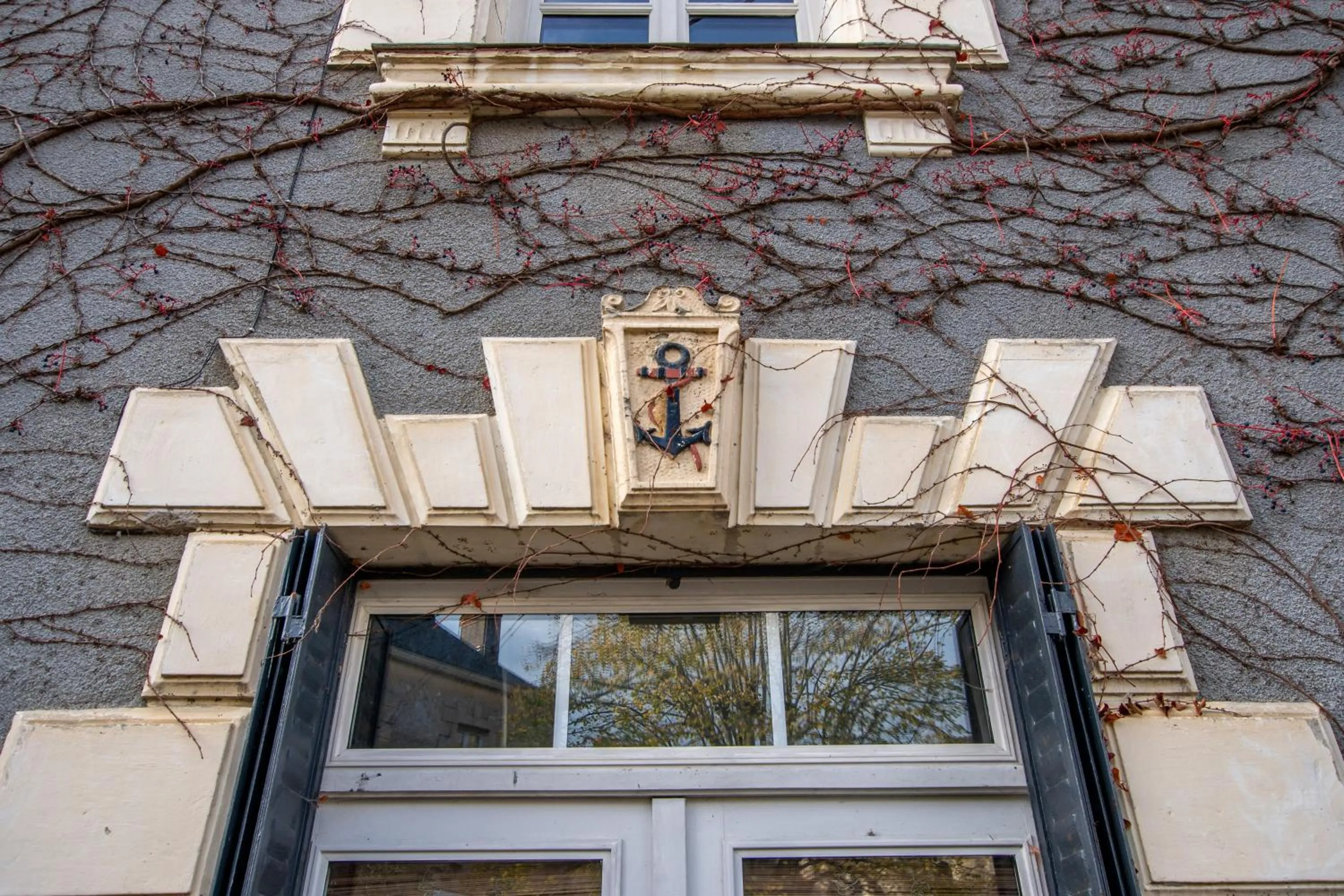 Facade/entrance in La Maison Haute