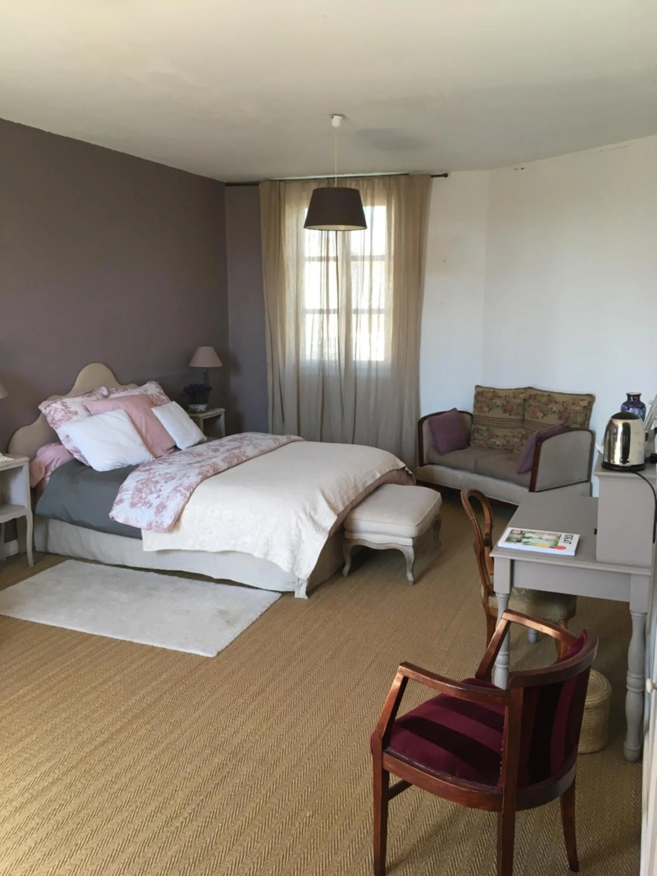 Photo of the whole room in La Maison Haute