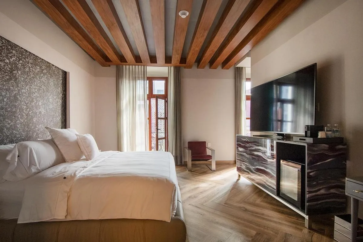 Bed in L Hotel Perla Boutique