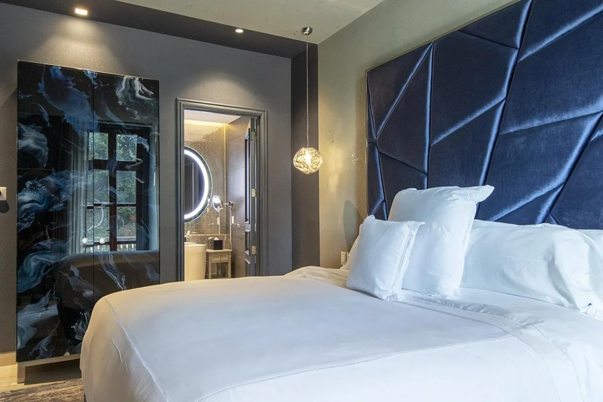 Bed in L Hotel Perla Boutique