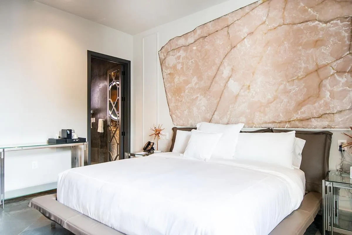 Bed in L Hotel Perla Boutique