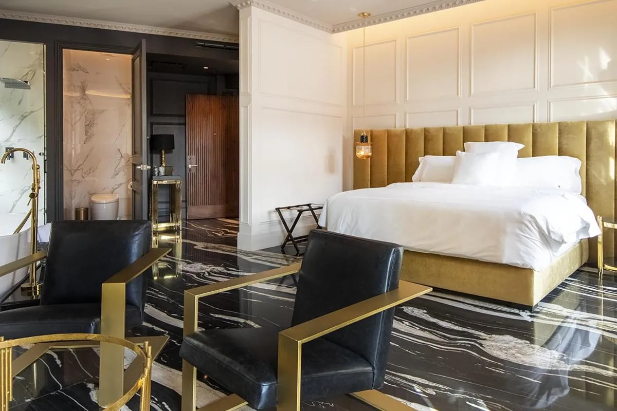 Bed in L Hotel Perla Boutique