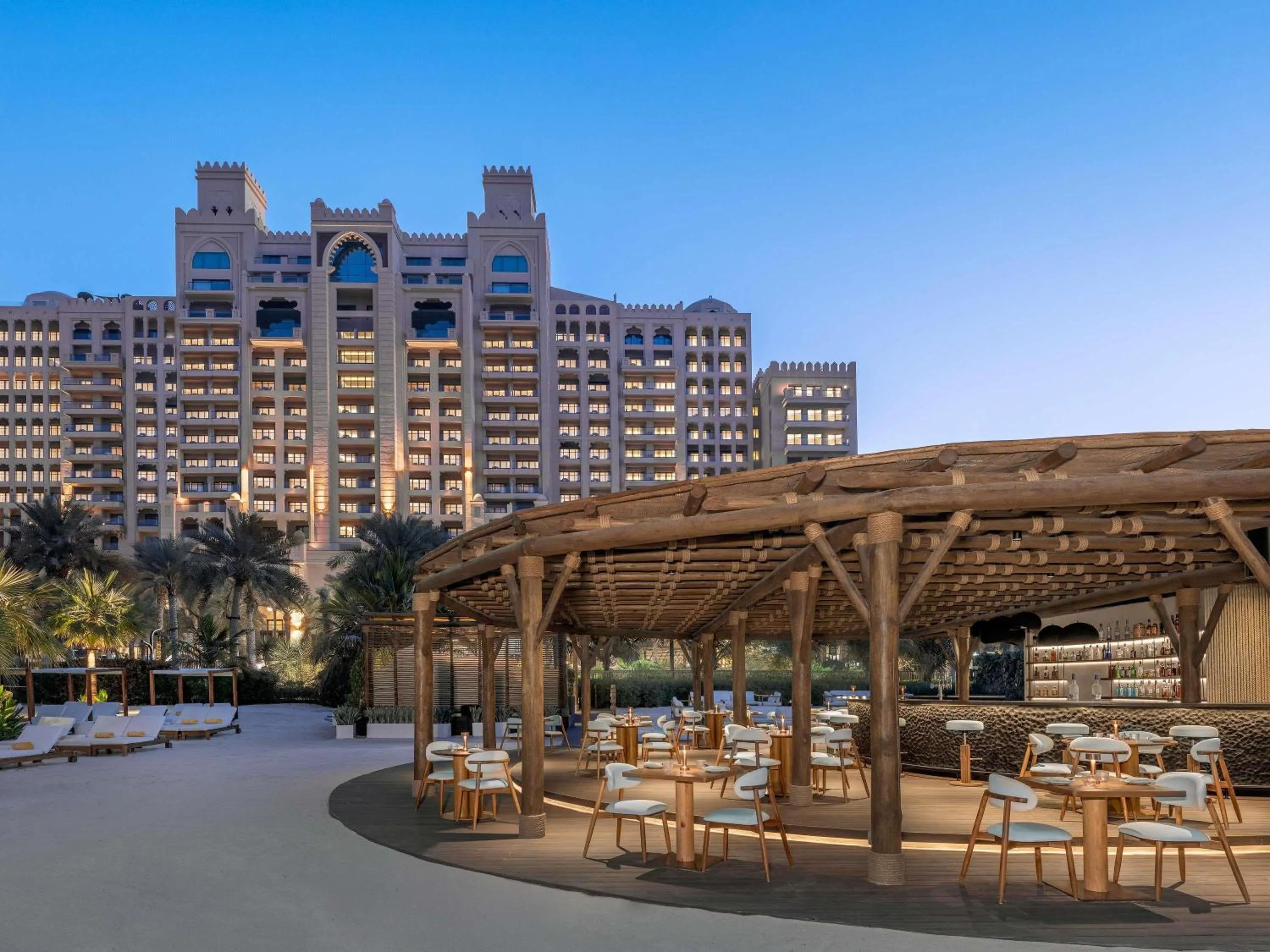 Restaurant/places to eat in Fairmont The Palm