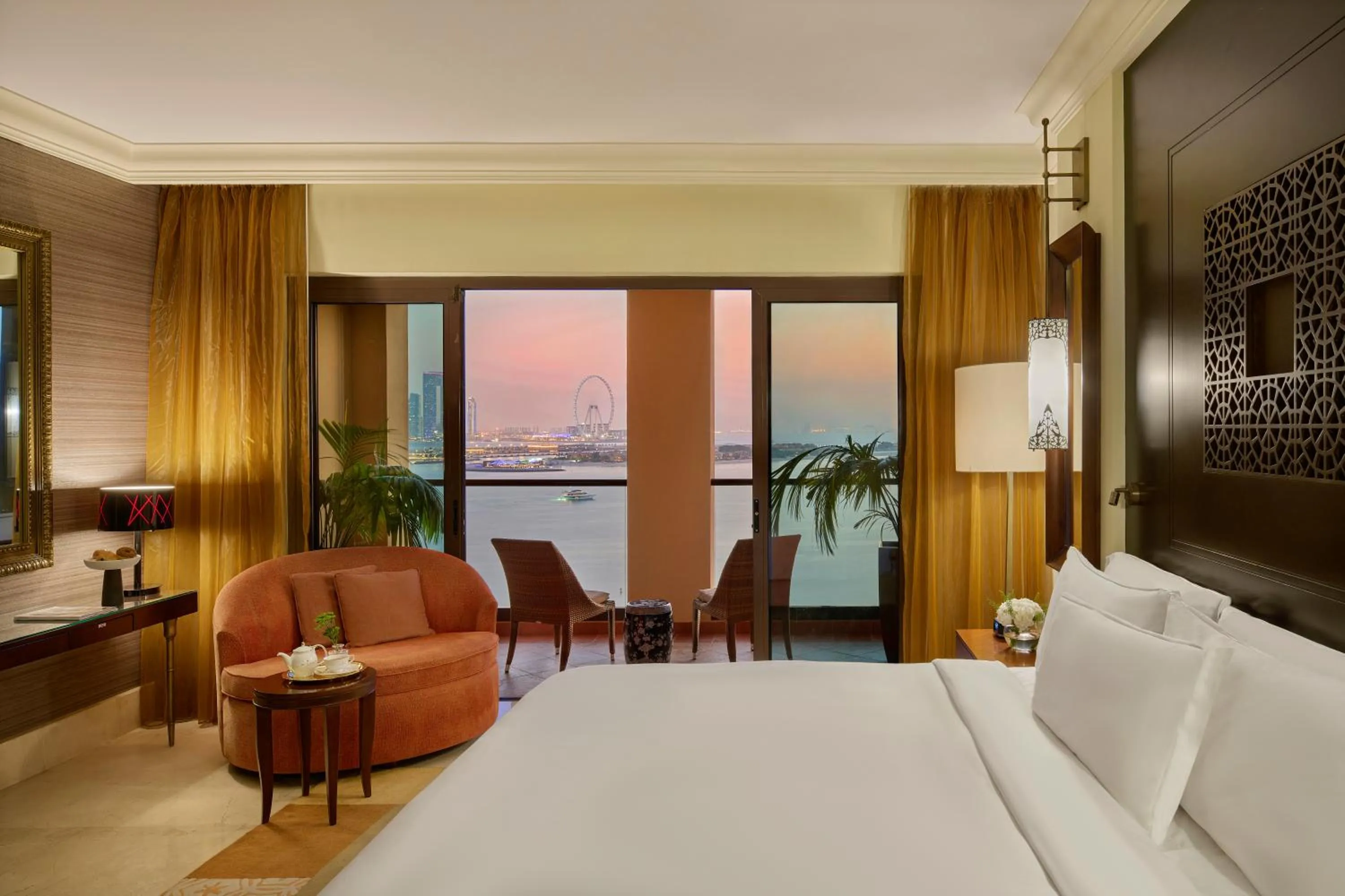 Bed in Fairmont The Palm