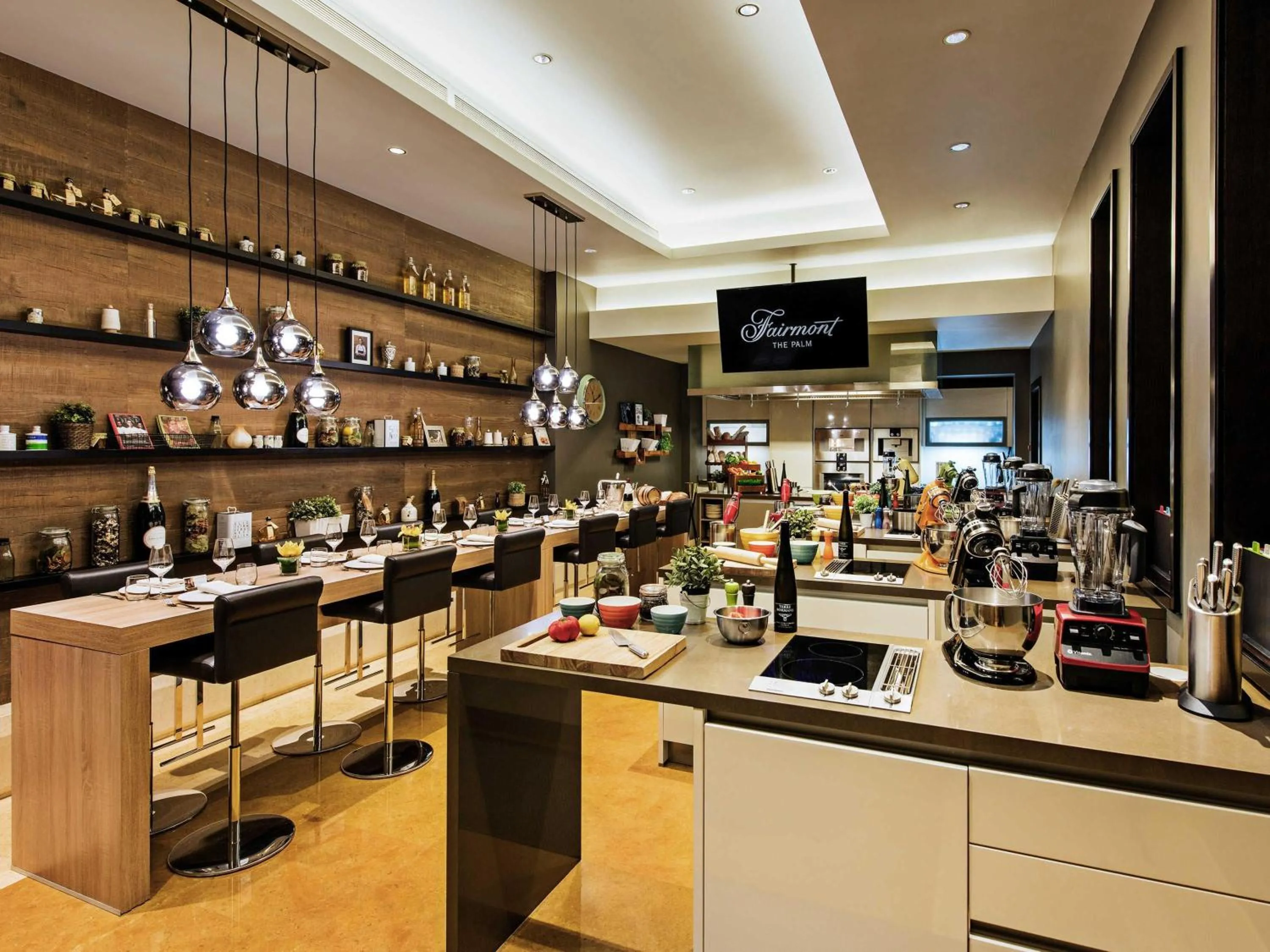 Restaurant/places to eat in Fairmont The Palm