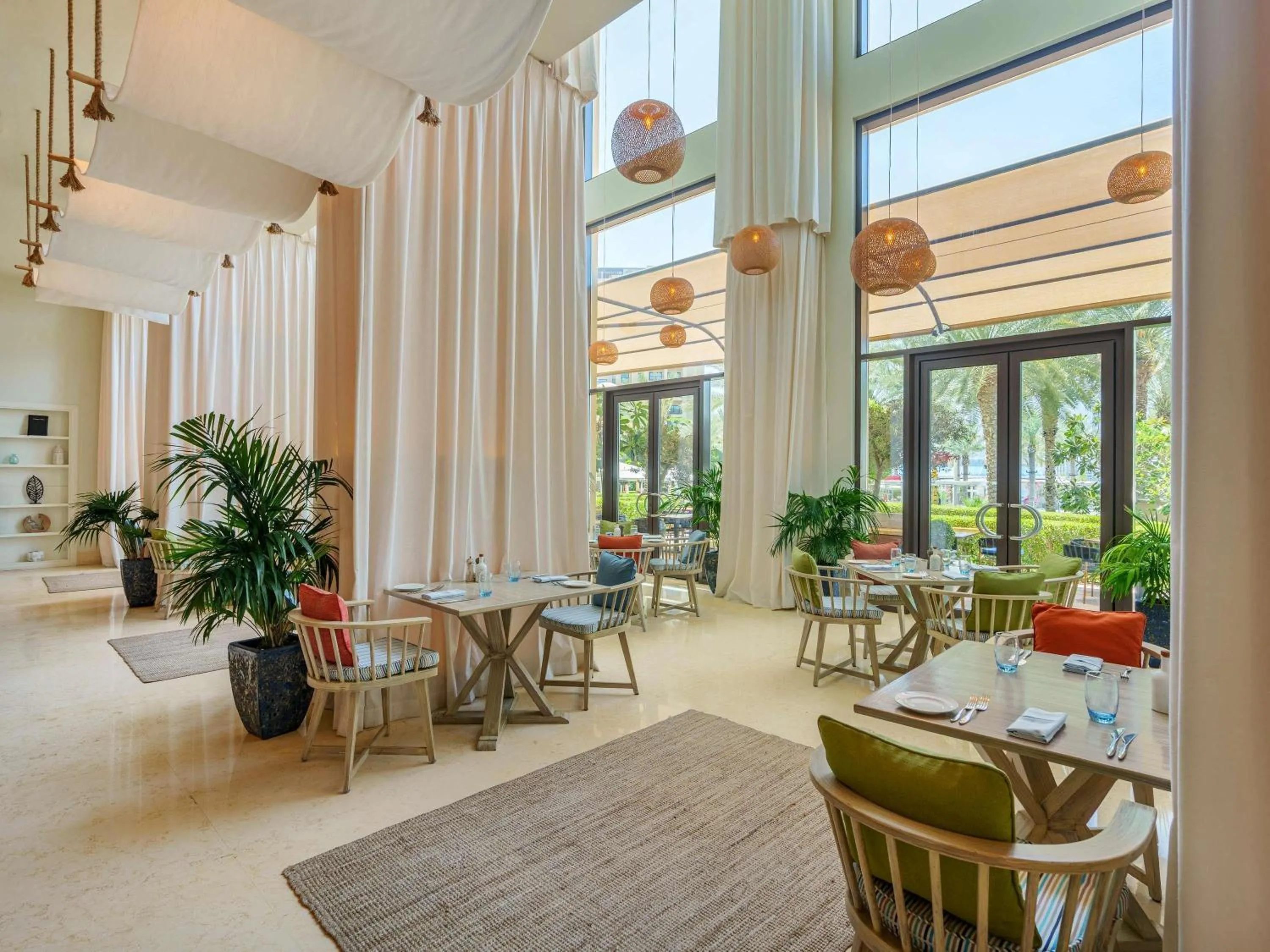 Restaurant/places to eat in Fairmont The Palm