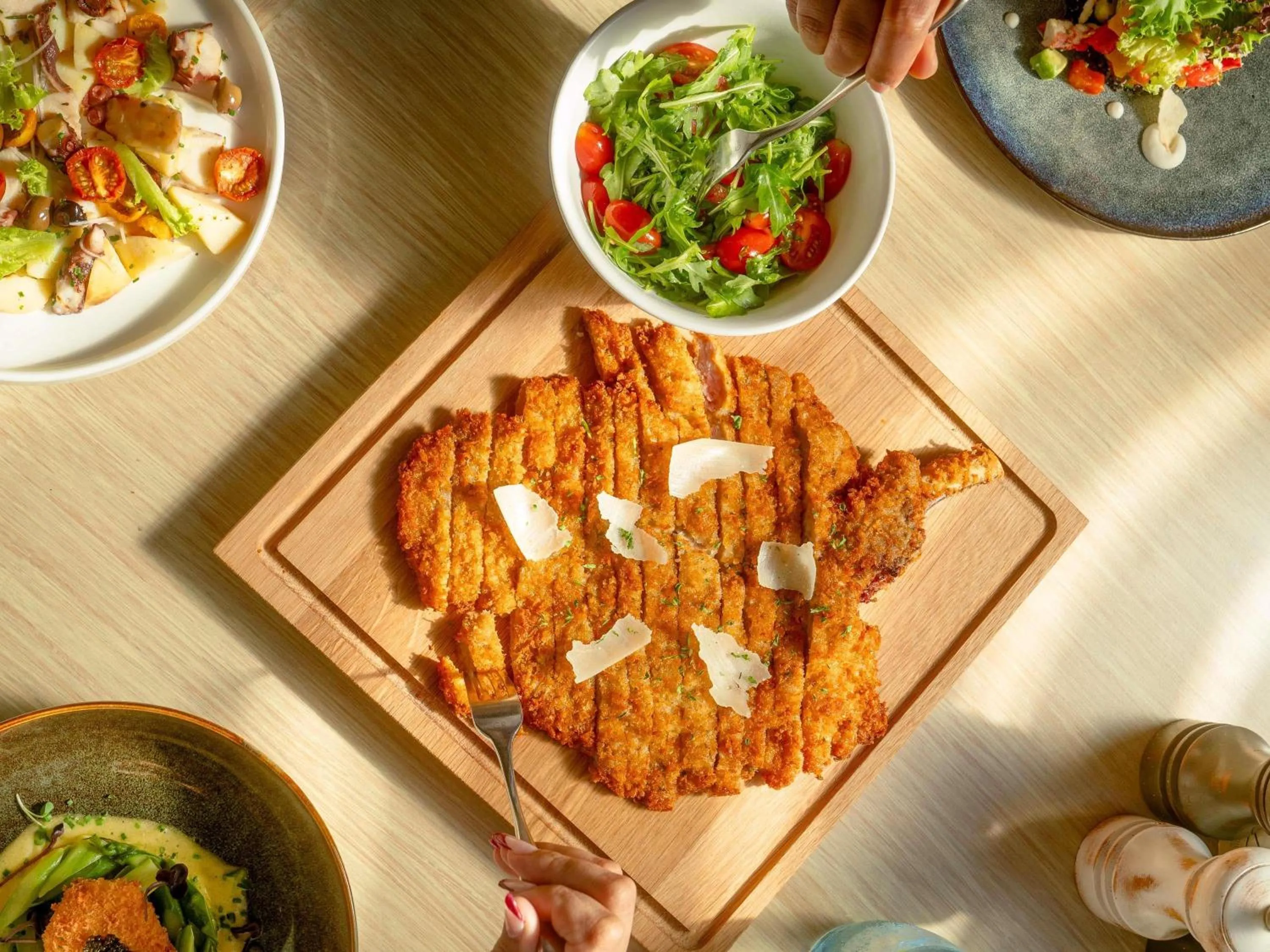 Restaurant/places to eat in Fairmont The Palm