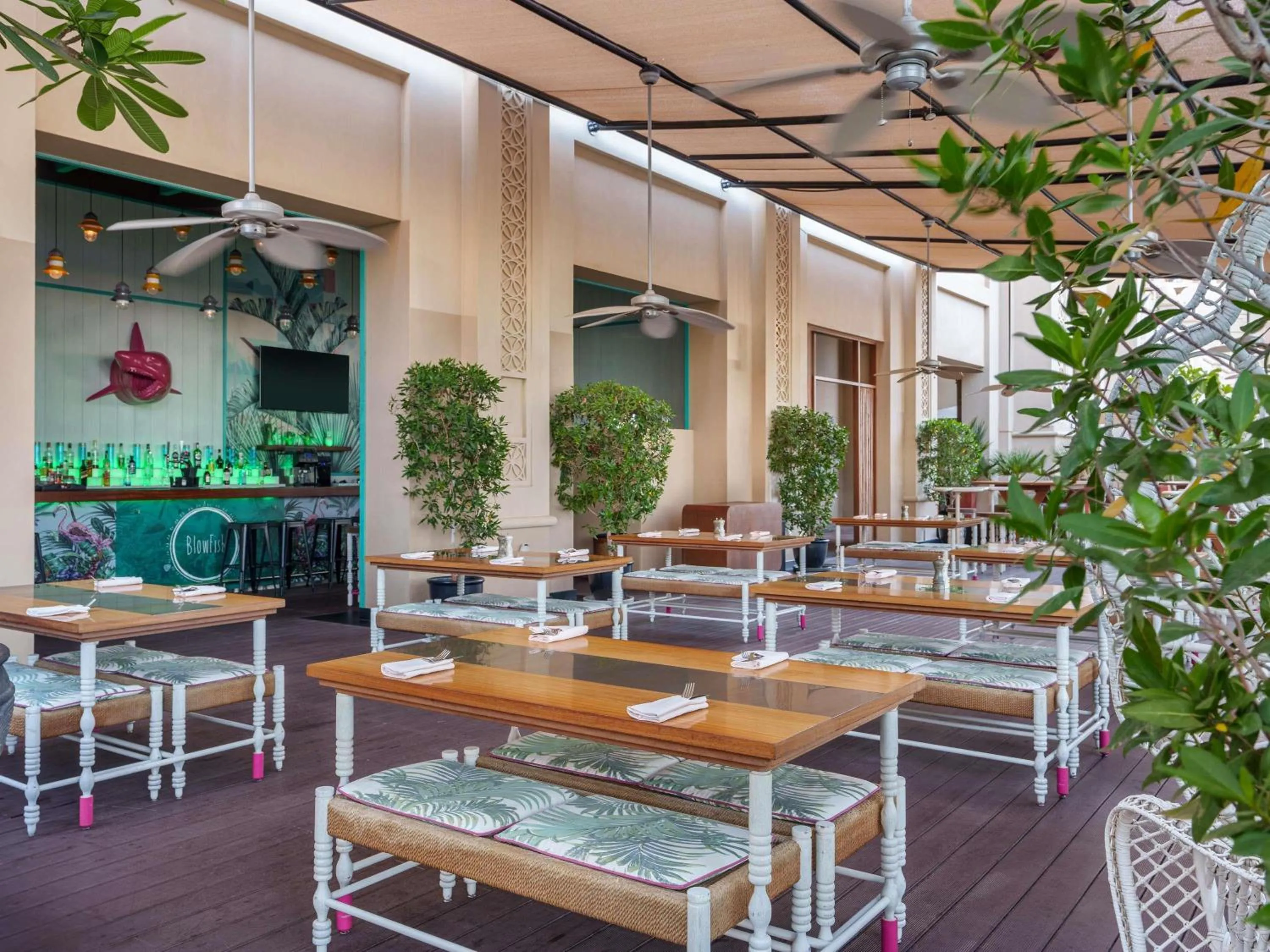 Restaurant/places to eat in Fairmont The Palm