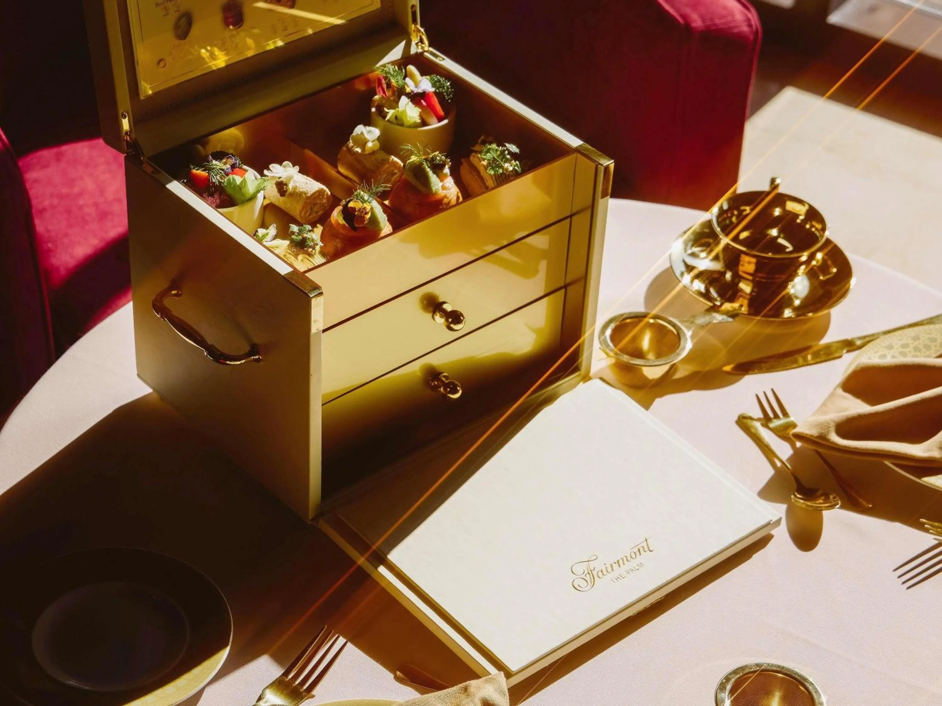 Restaurant/places to eat in Fairmont The Palm