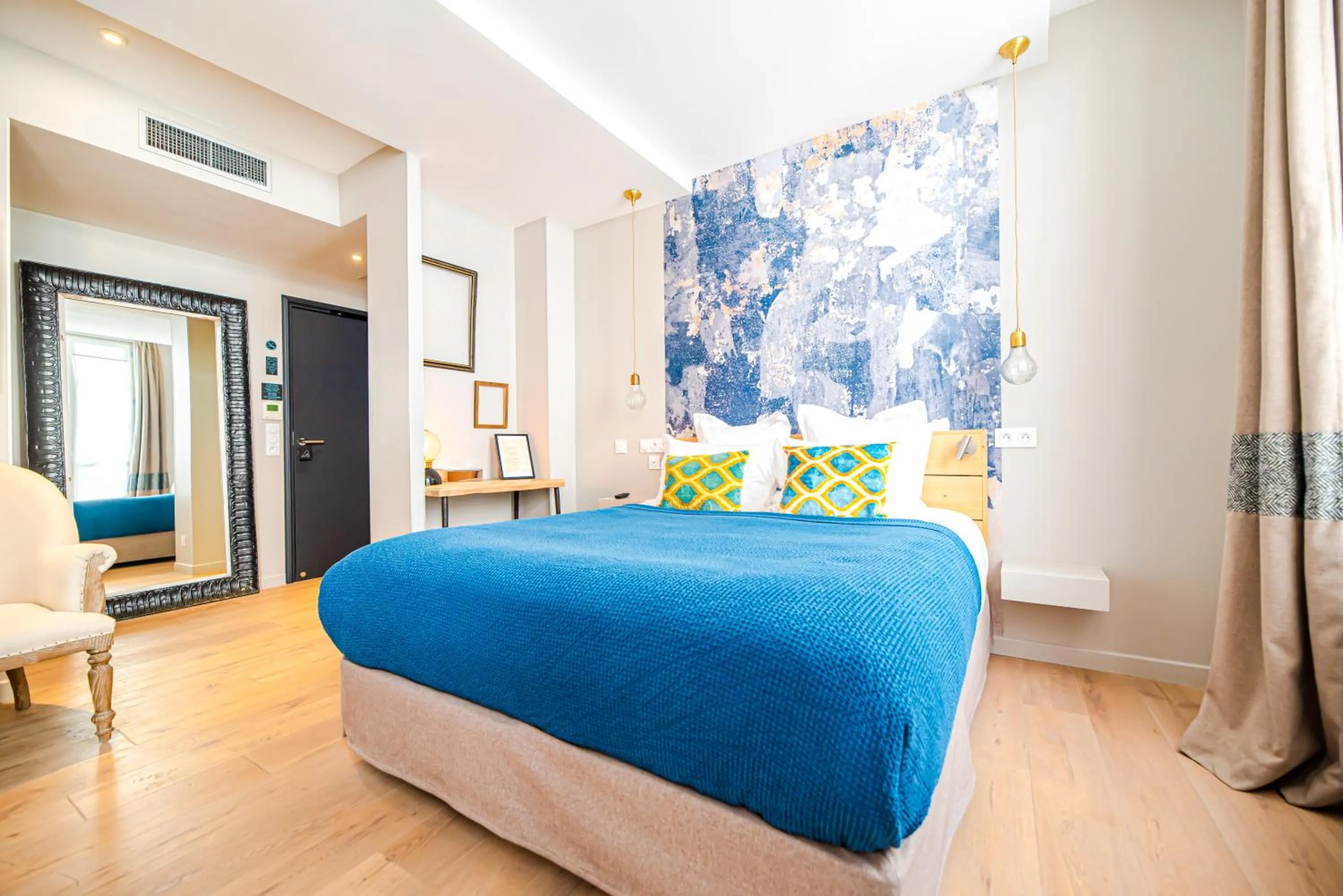 TV and multimedia, Bed in Residence Les Boulevards