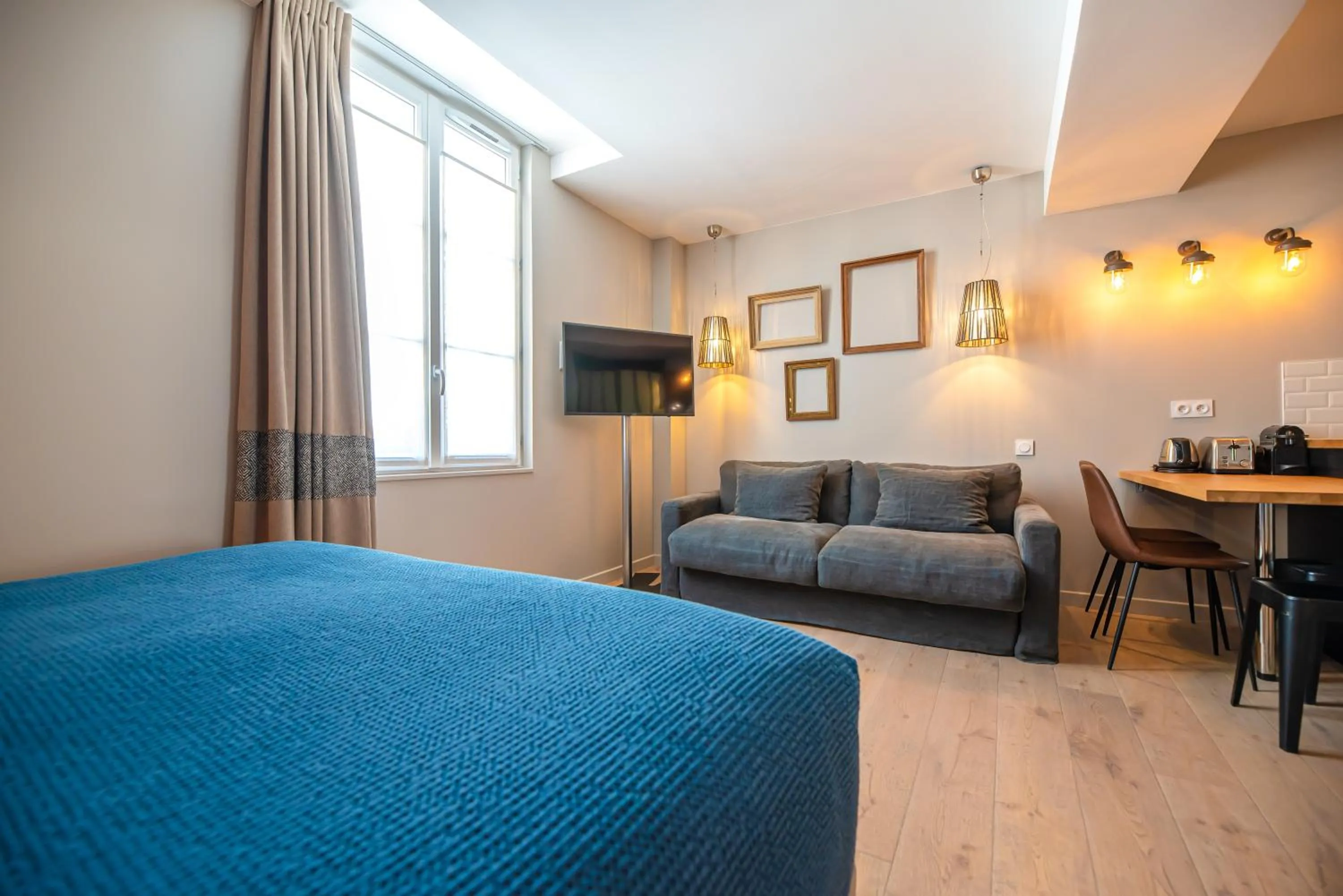 Living room, Bed in Residence Les Boulevards