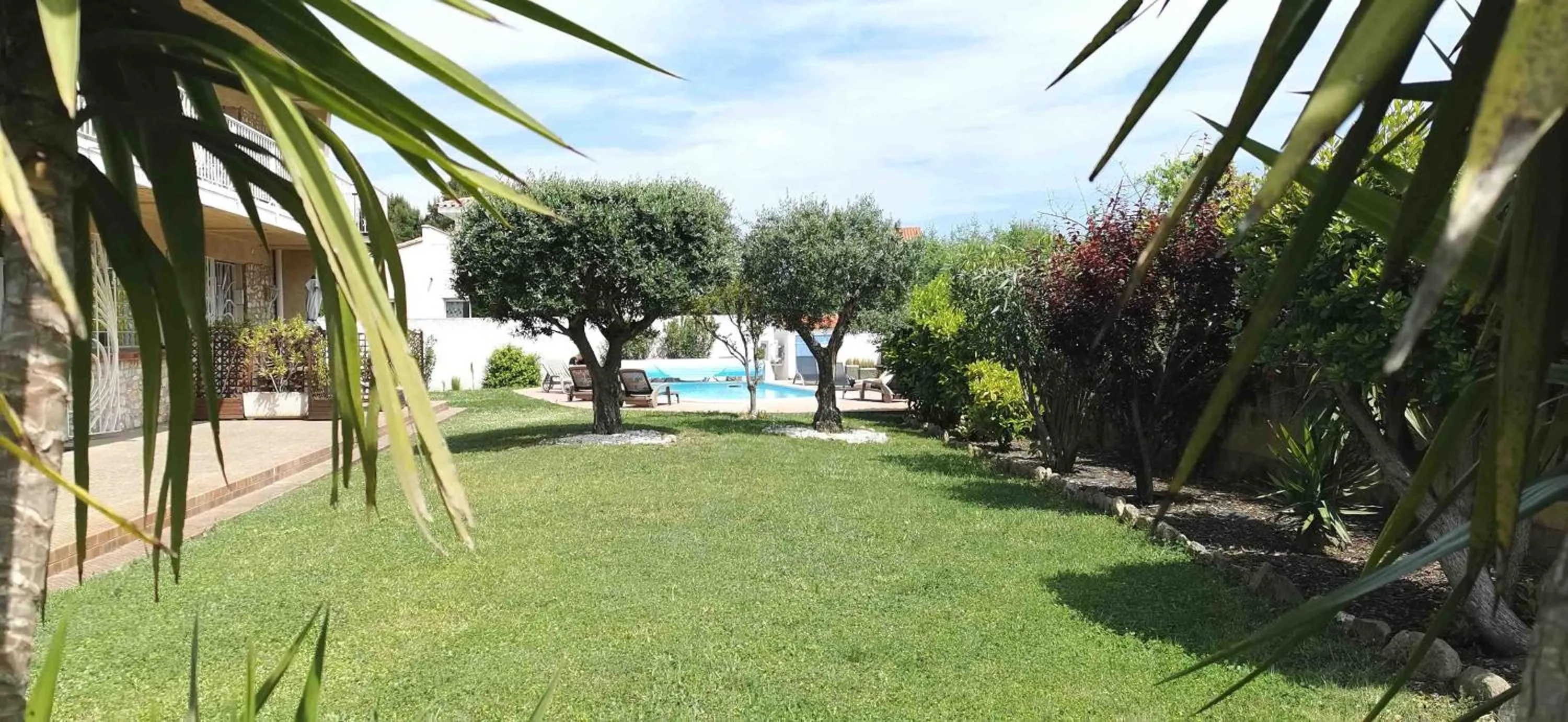 Swimming pool in Chambres d'hôtes et gîtes Al Pati