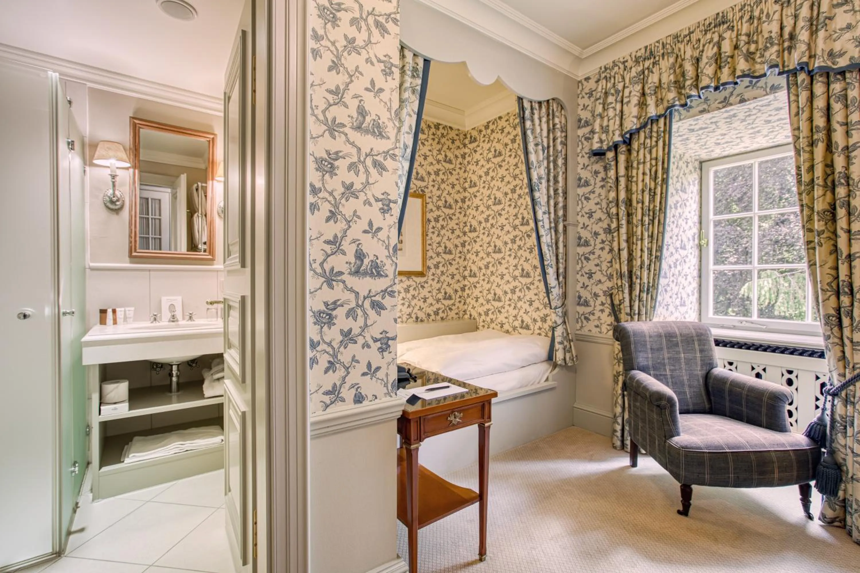 Photo of the whole room in Wald & Schlosshotel Friedrichsruhe