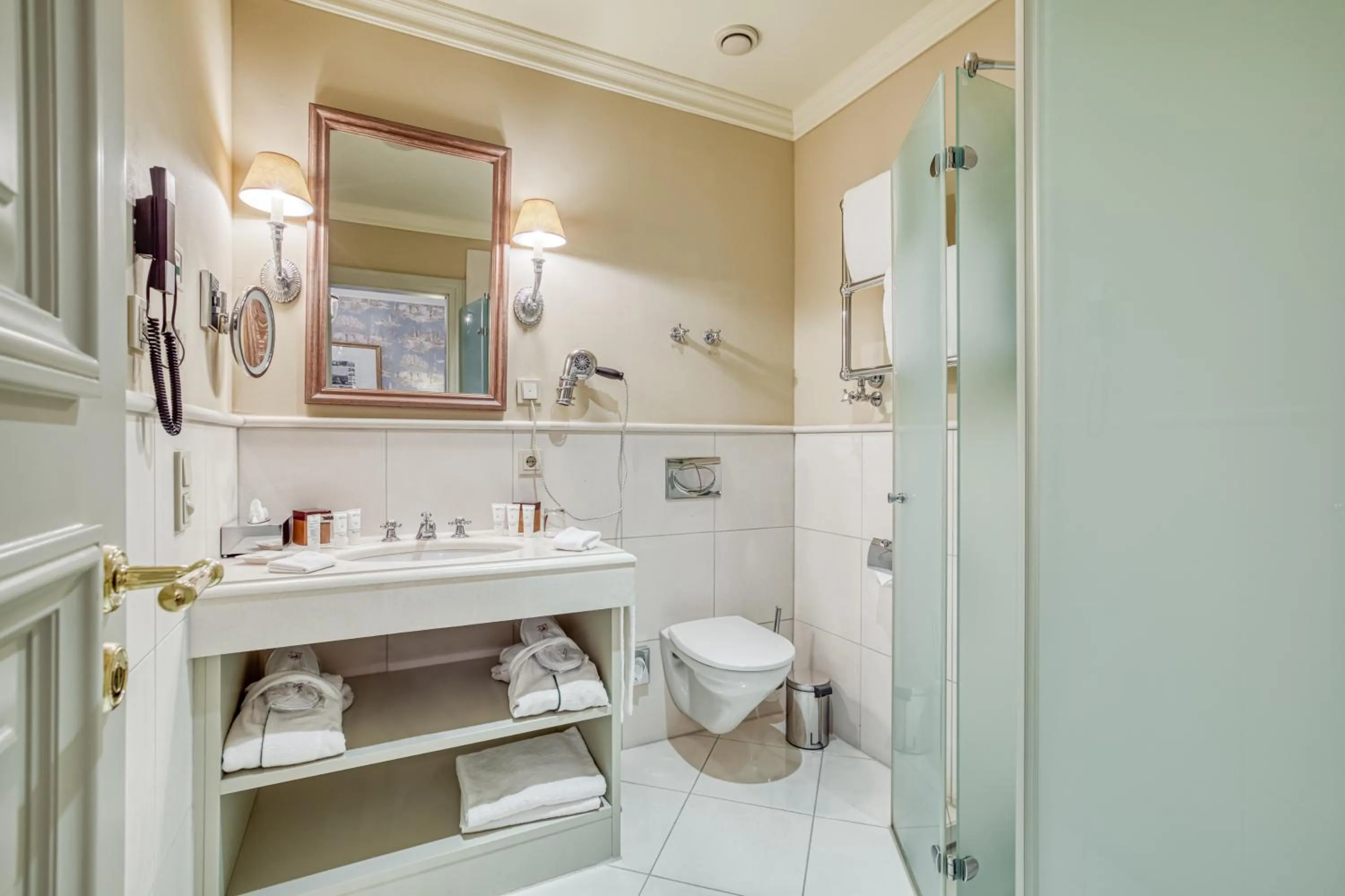 Bathroom in Wald & Schlosshotel Friedrichsruhe