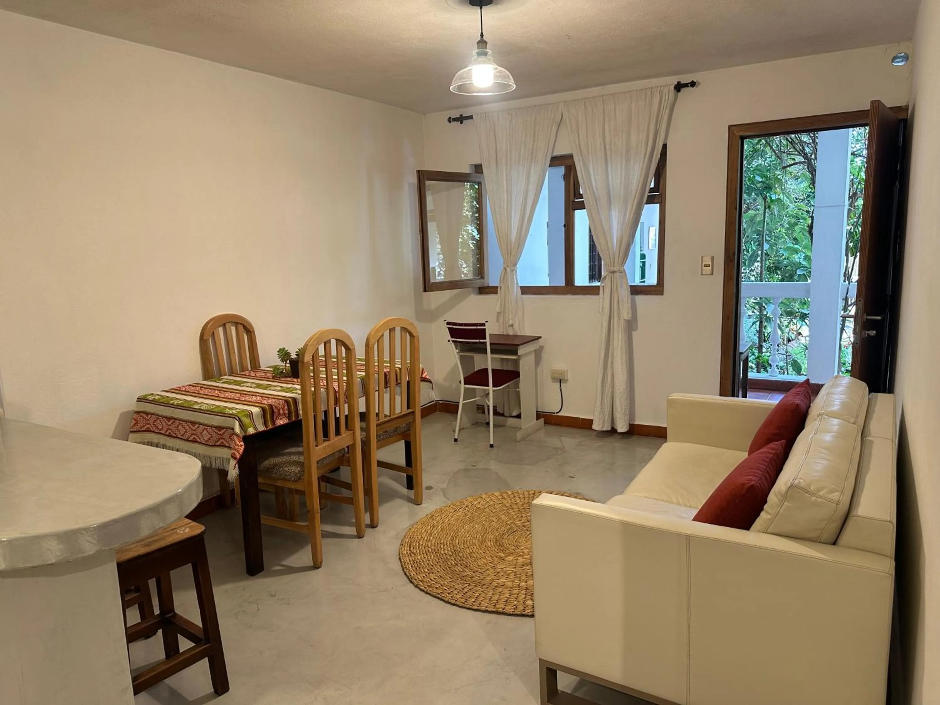 Seating area in Apartamentos Otorongo Cuenca Ecuador