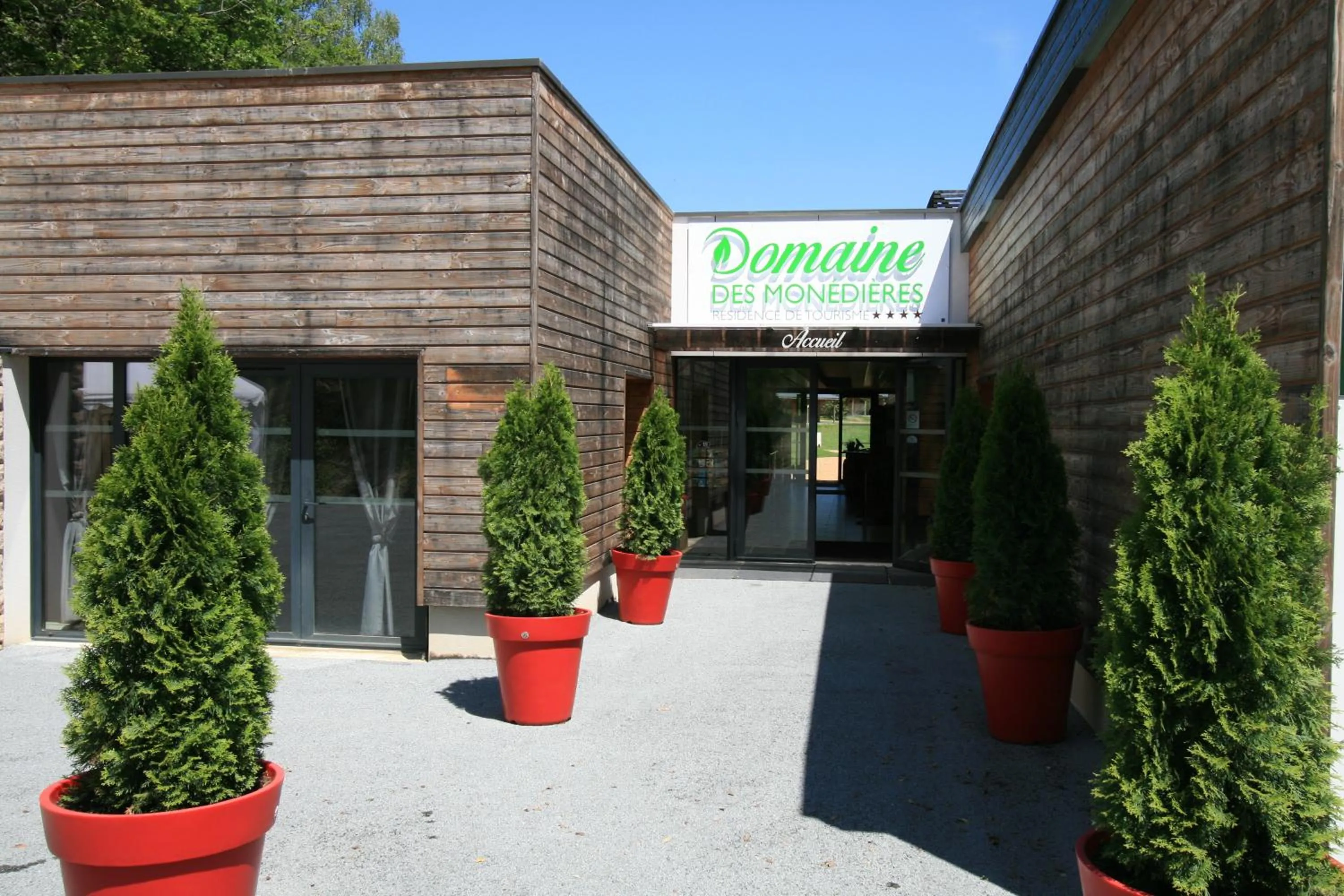 Facade/entrance in Vacancéole - Le Domaine des Monédières