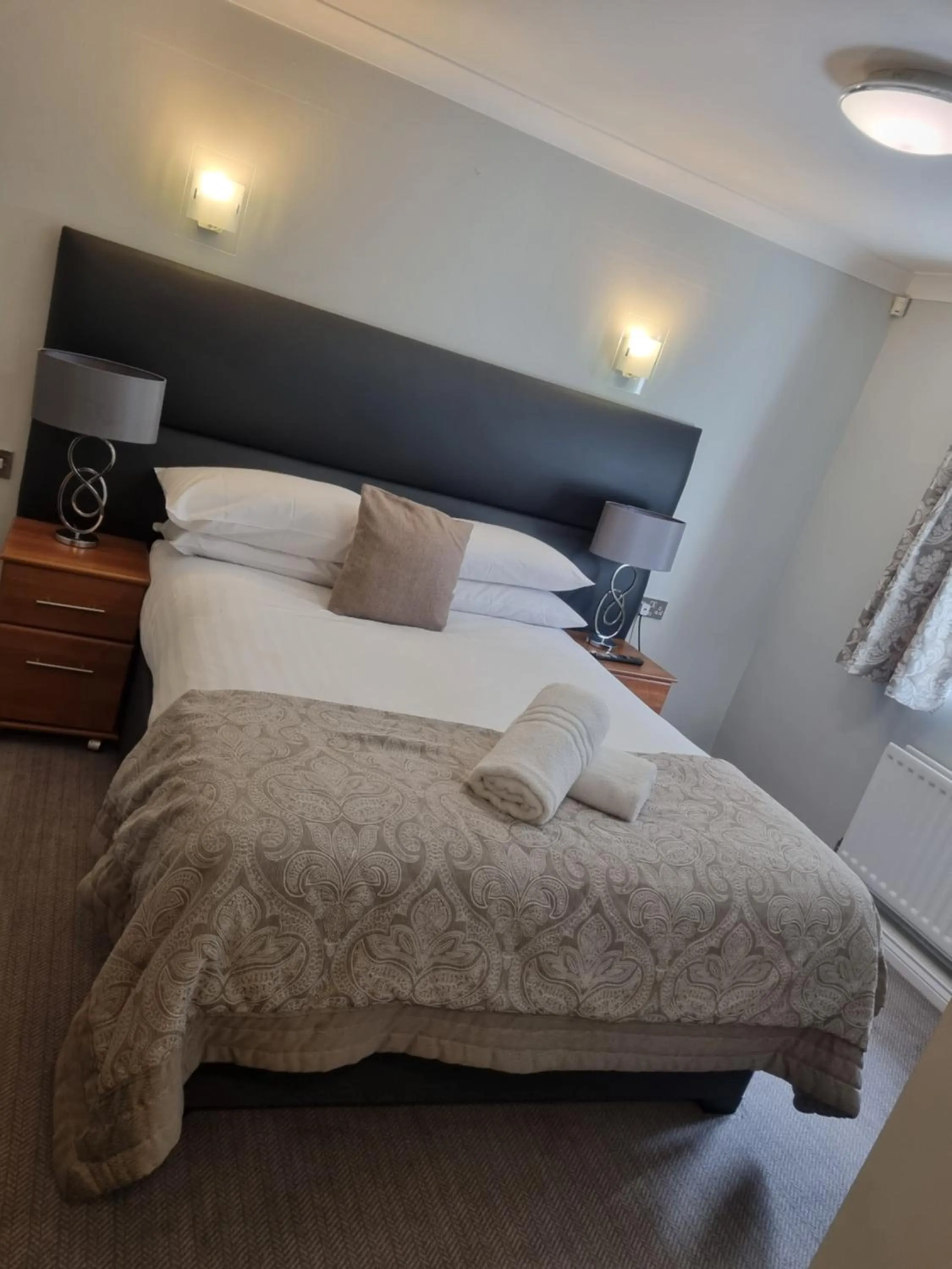 Bed in The Diamond Inn