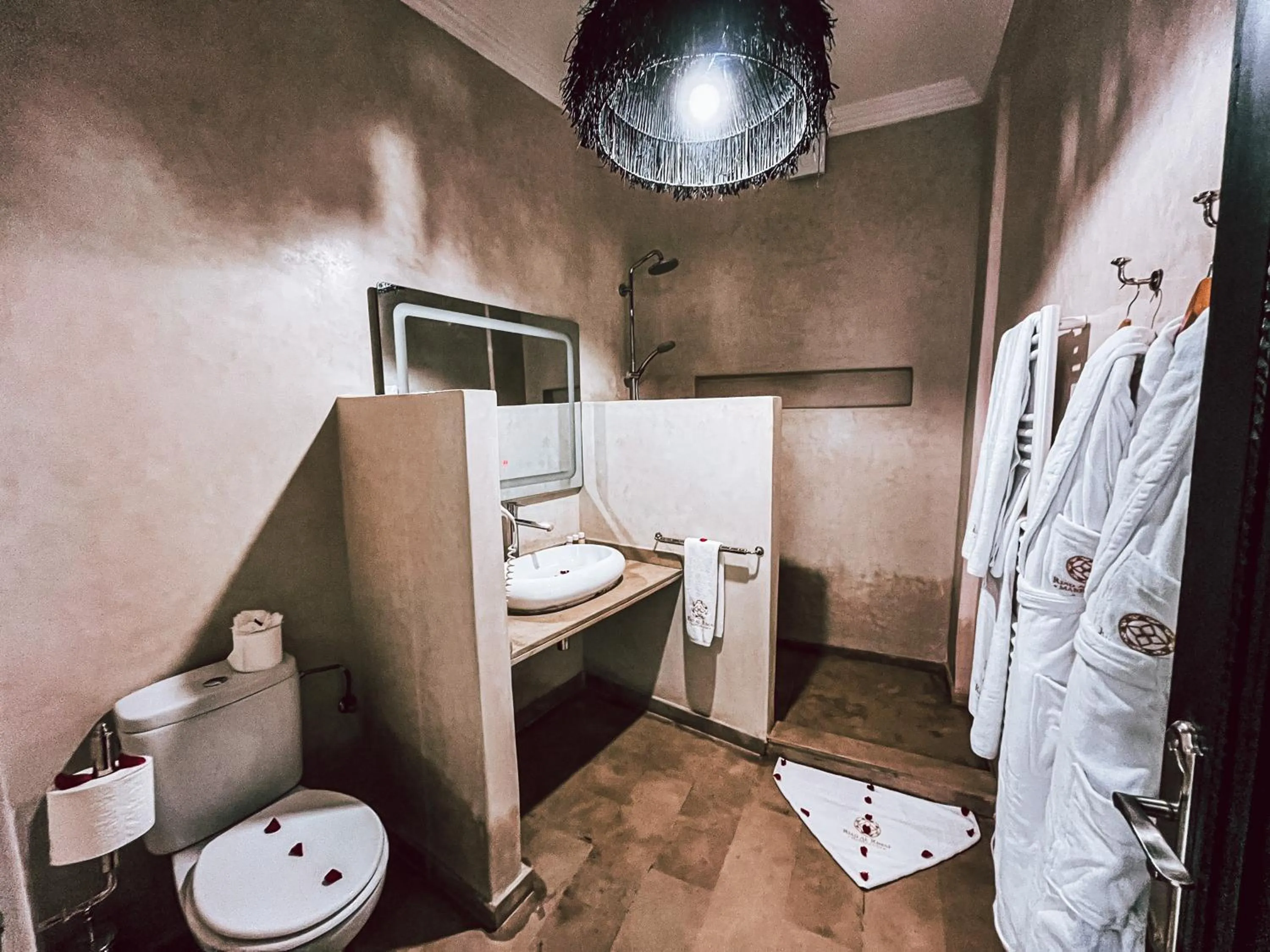 Shower in Riad Al Rimal & Spa