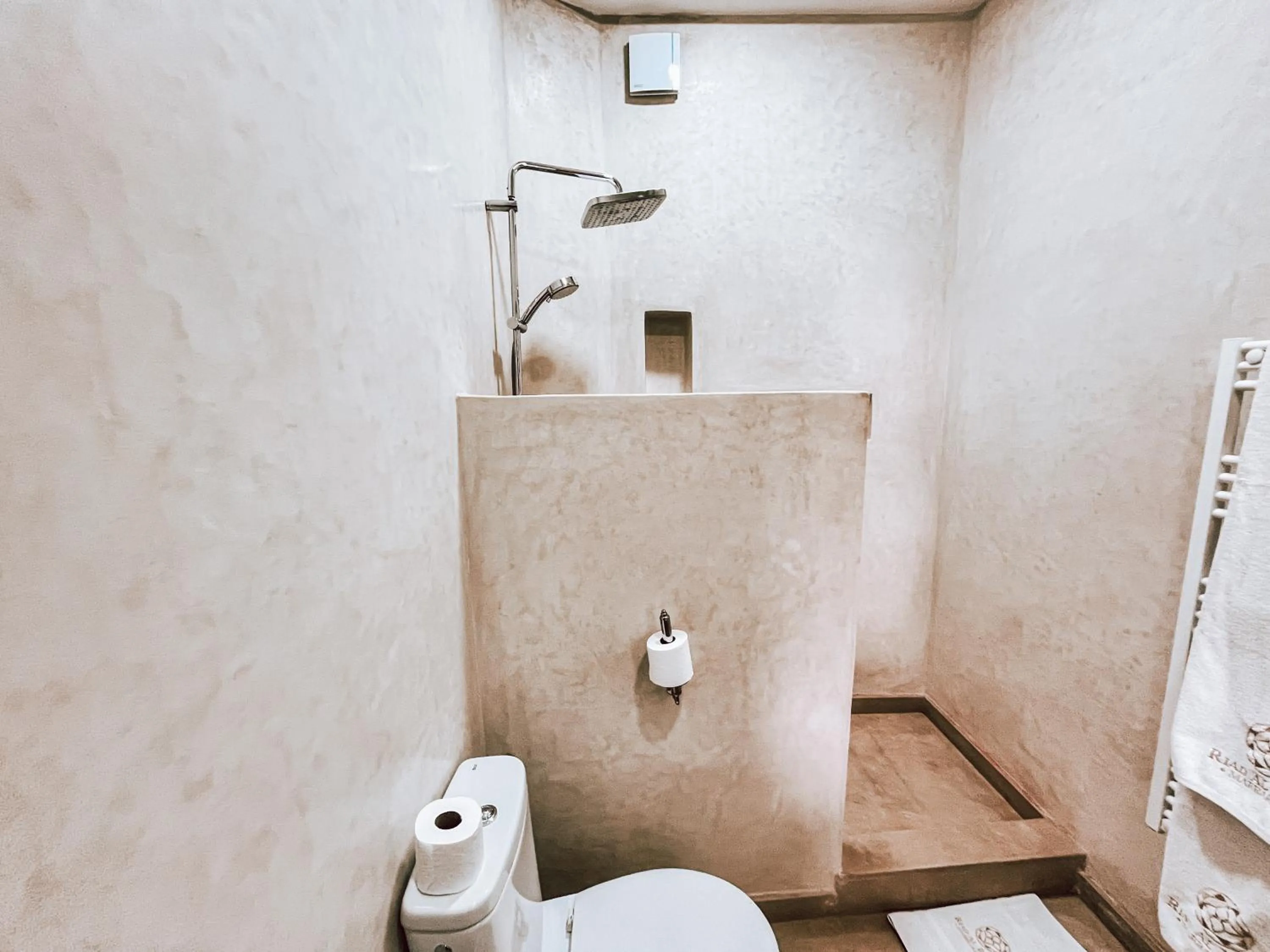 Shower in Riad Al Rimal & Spa