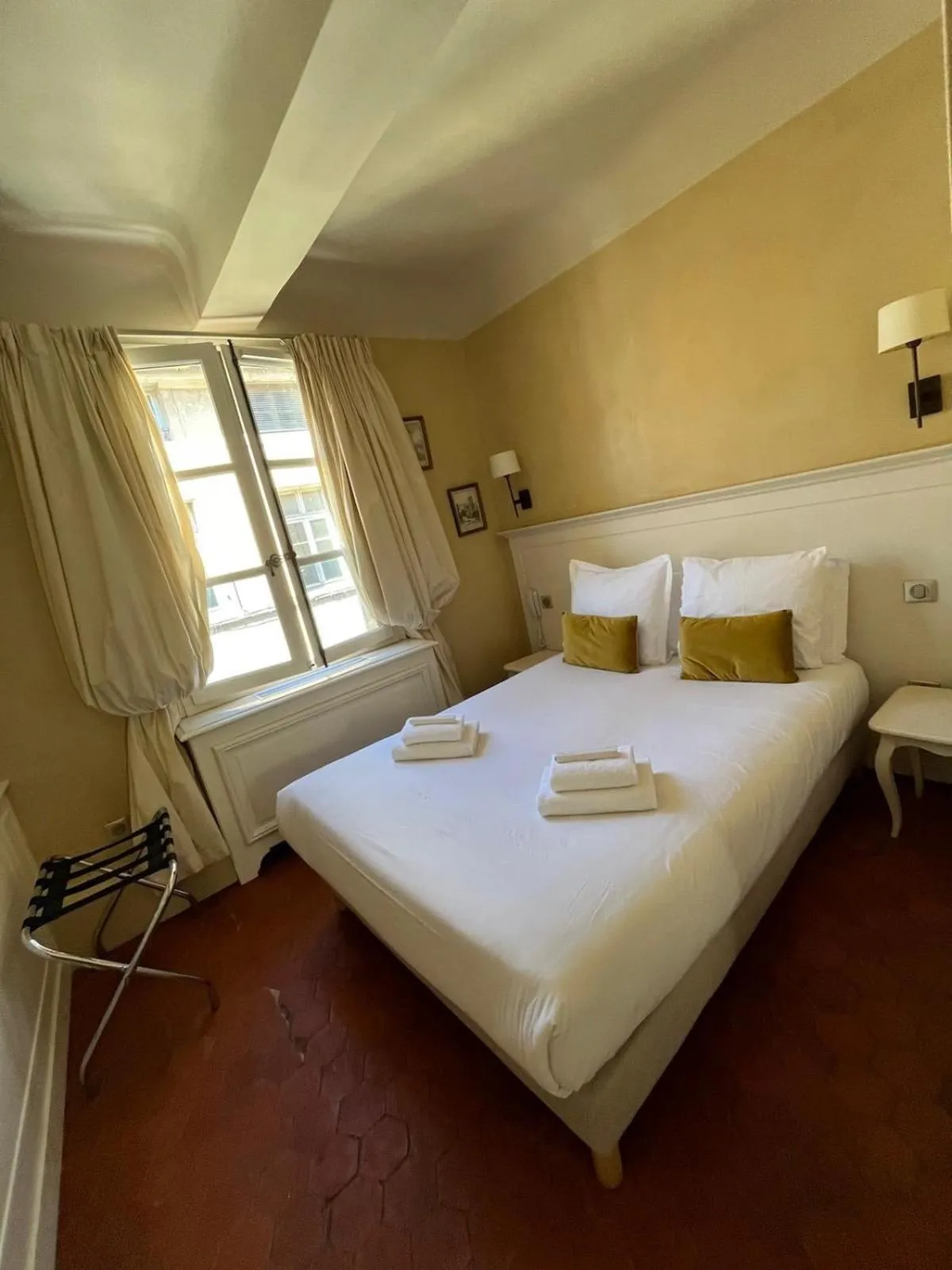 Bed in Les Quatre Dauphins