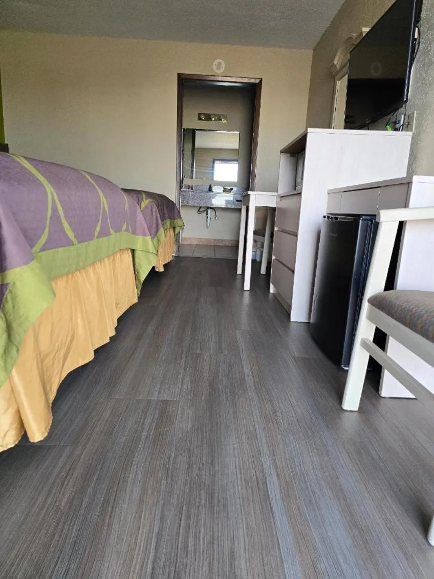 Bed in Lodge USA Motel