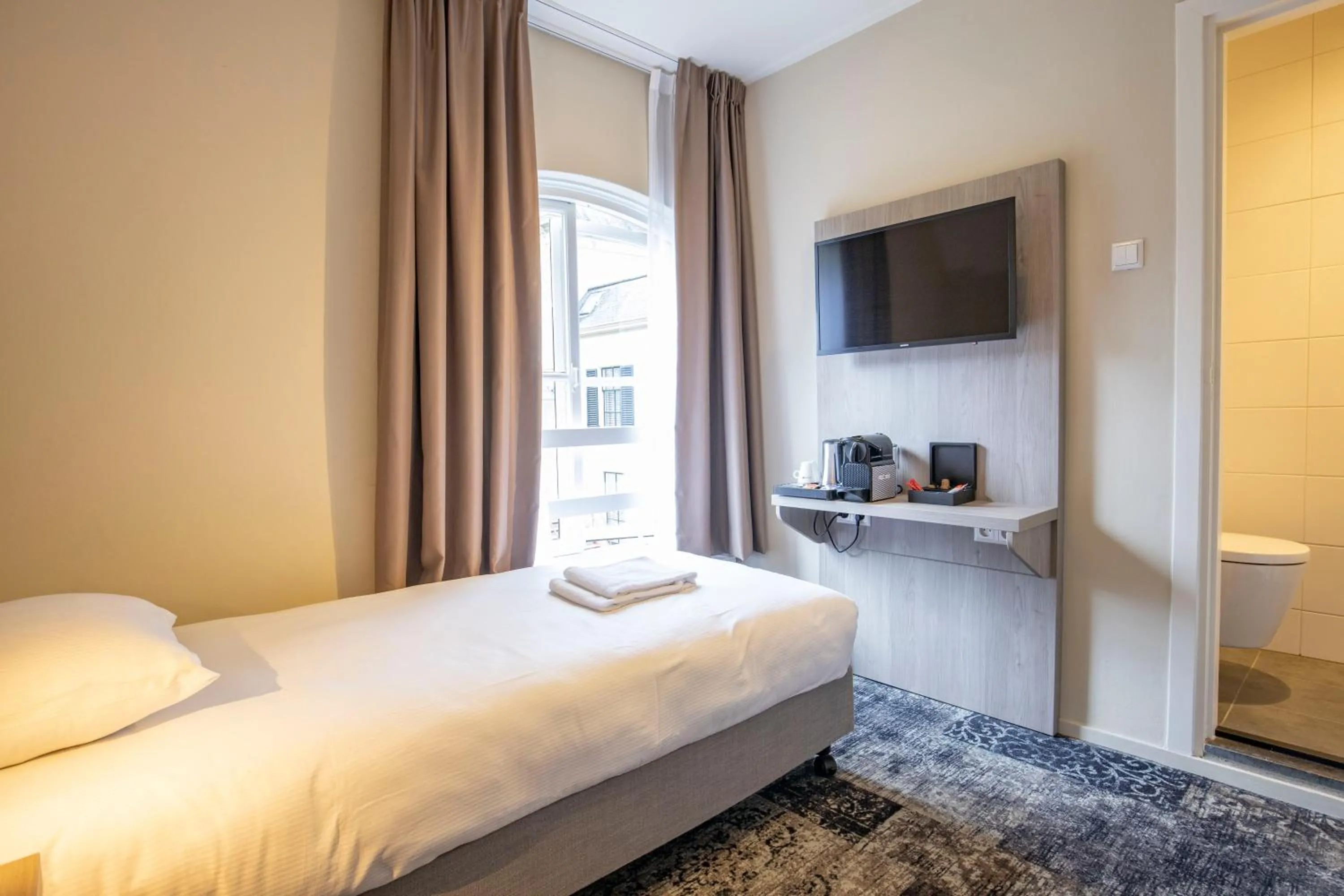 TV and multimedia, Bed in Fletcher Hotel Landgoed Huis te Eerbeek