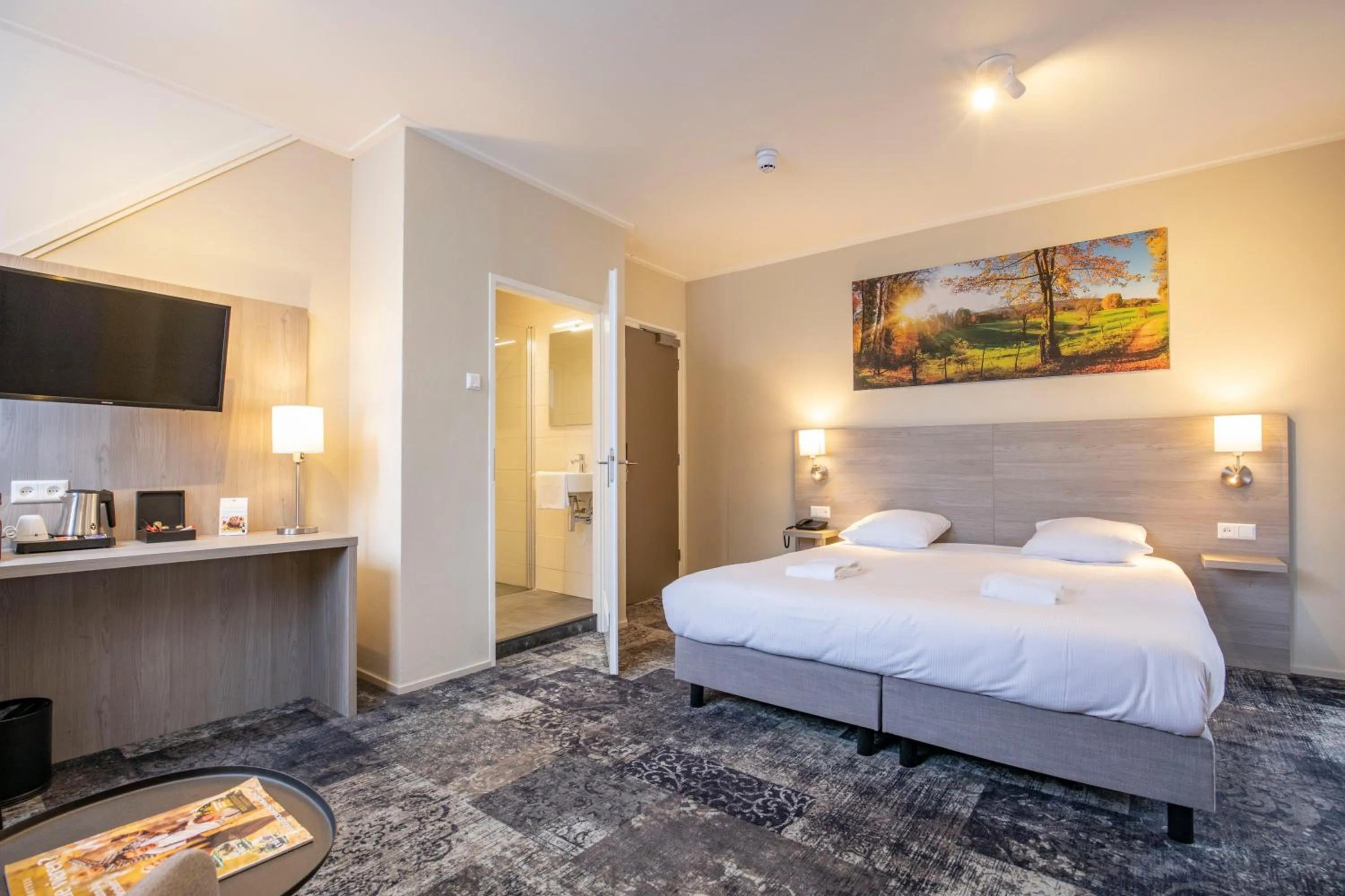 Kitchen or kitchenette, Bed in Fletcher Hotel Landgoed Huis te Eerbeek