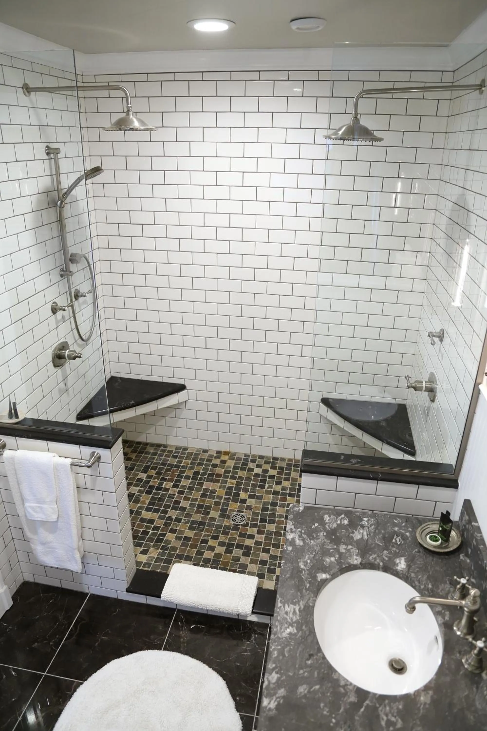 Bathroom in Lilac Inn