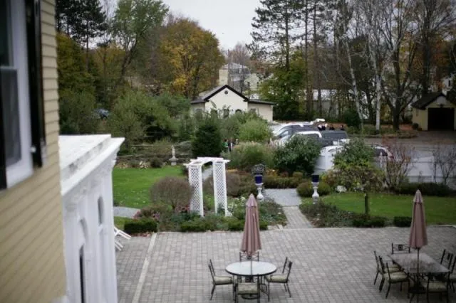 Facade/entrance in Lilac Inn