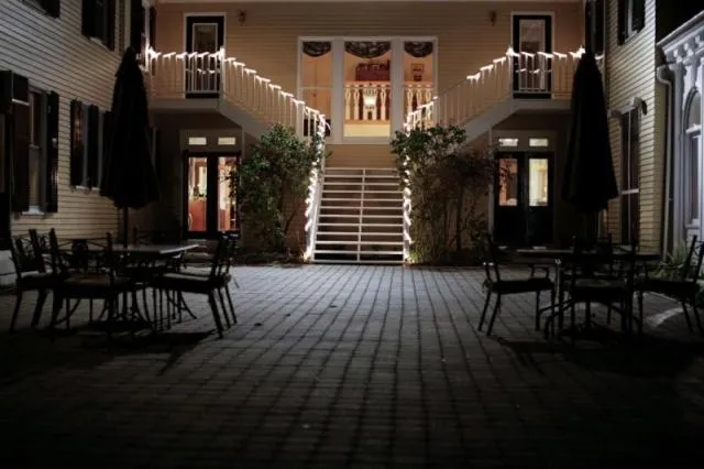 Facade/entrance in Lilac Inn