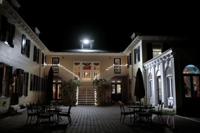 Facade/entrance in Lilac Inn