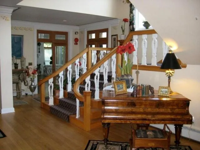 Decorative detail in Lilac Inn