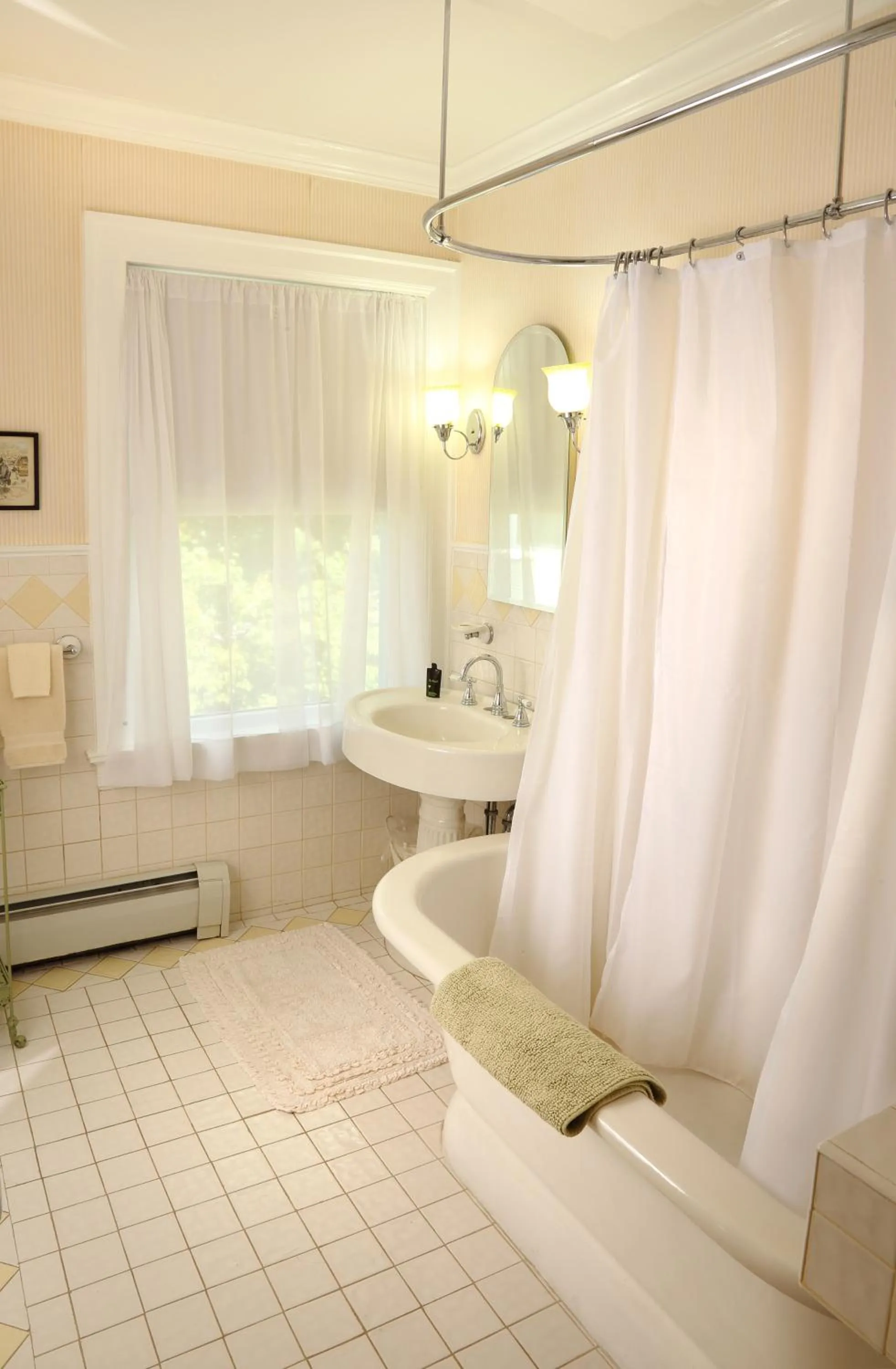 Bathroom in Lilac Inn