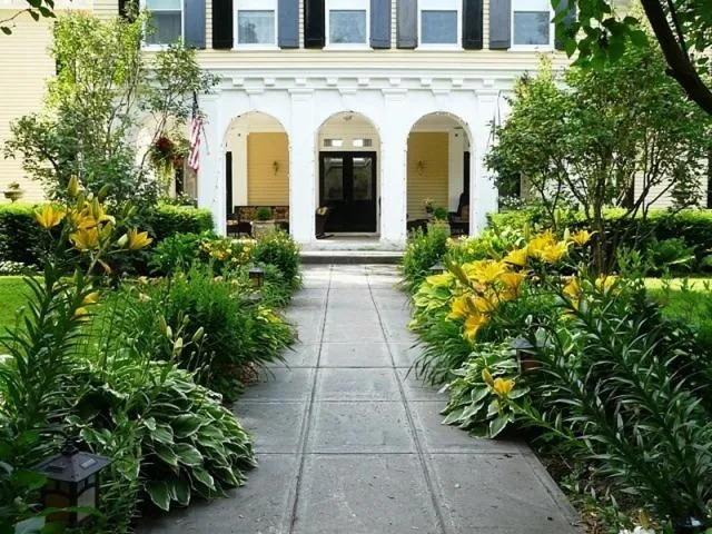 Facade/entrance in Lilac Inn