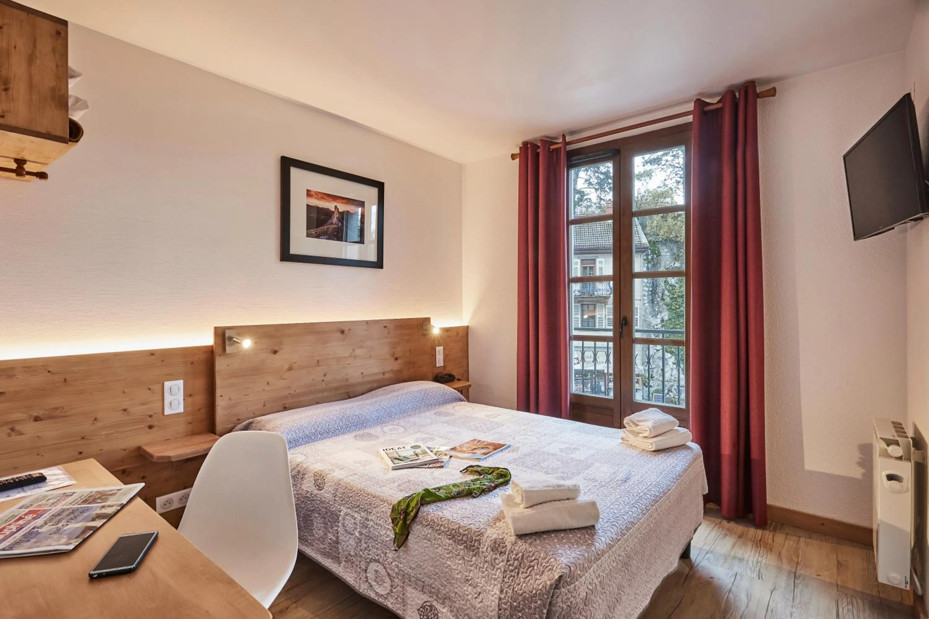 Photo of the whole room, Bed in Cit'Hôtel Le National