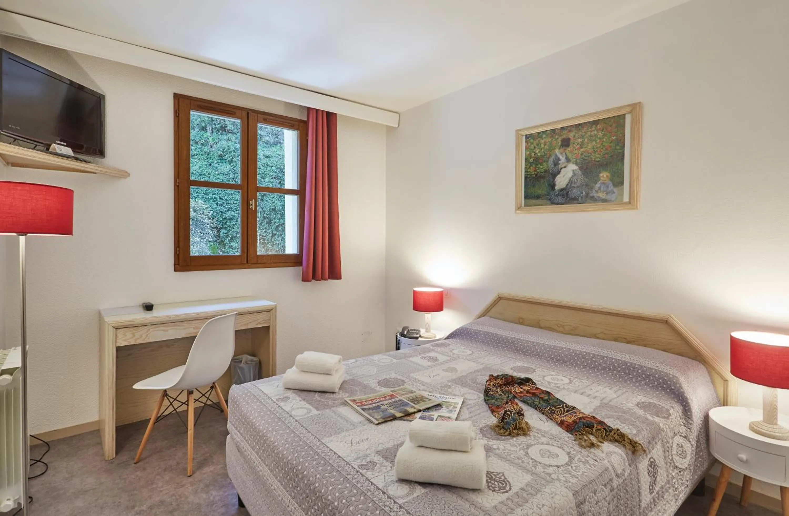 Bedroom, Bed in Cit'Hôtel Le National