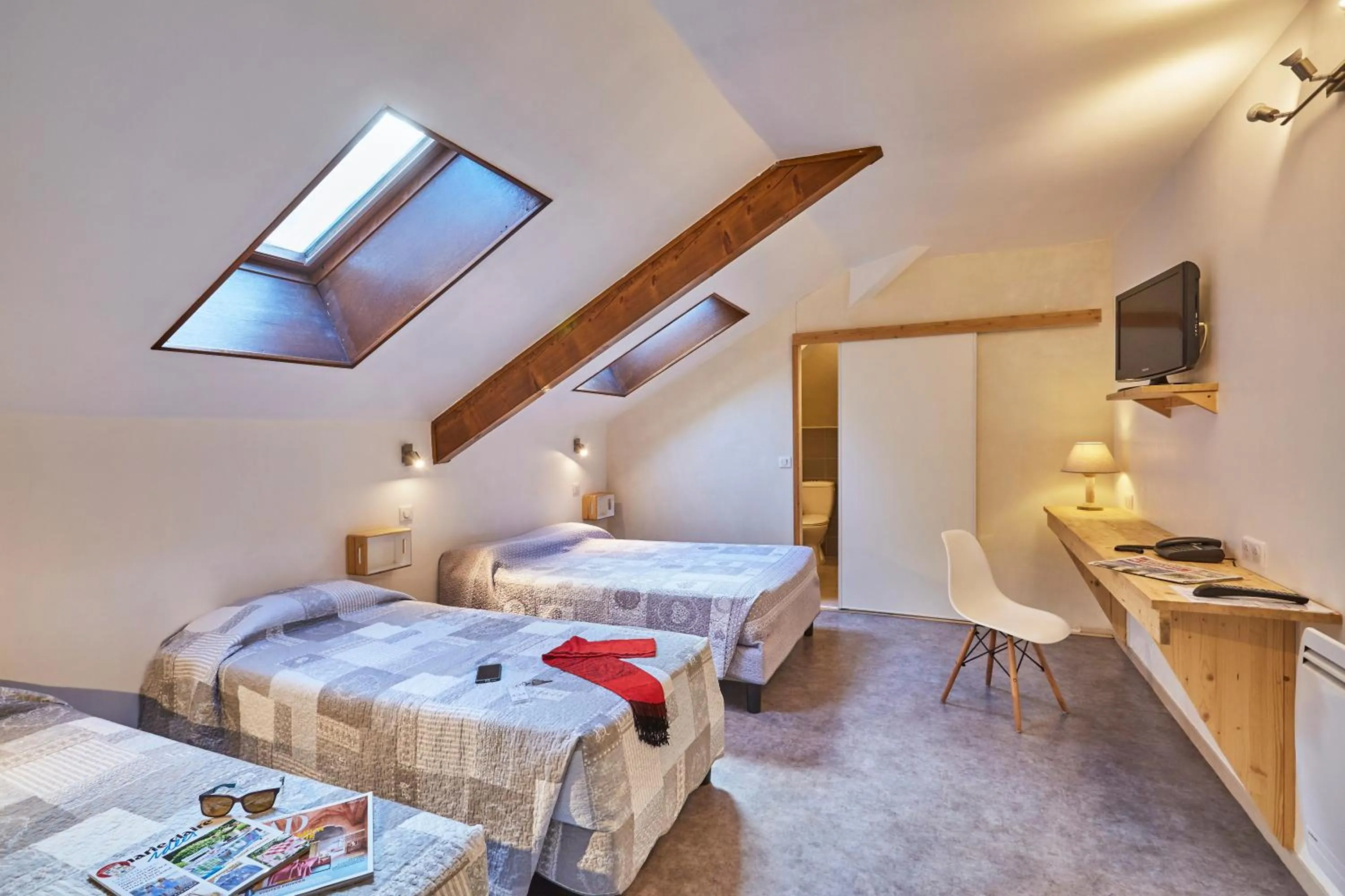 Bedroom, Bed in Cit'Hôtel Le National