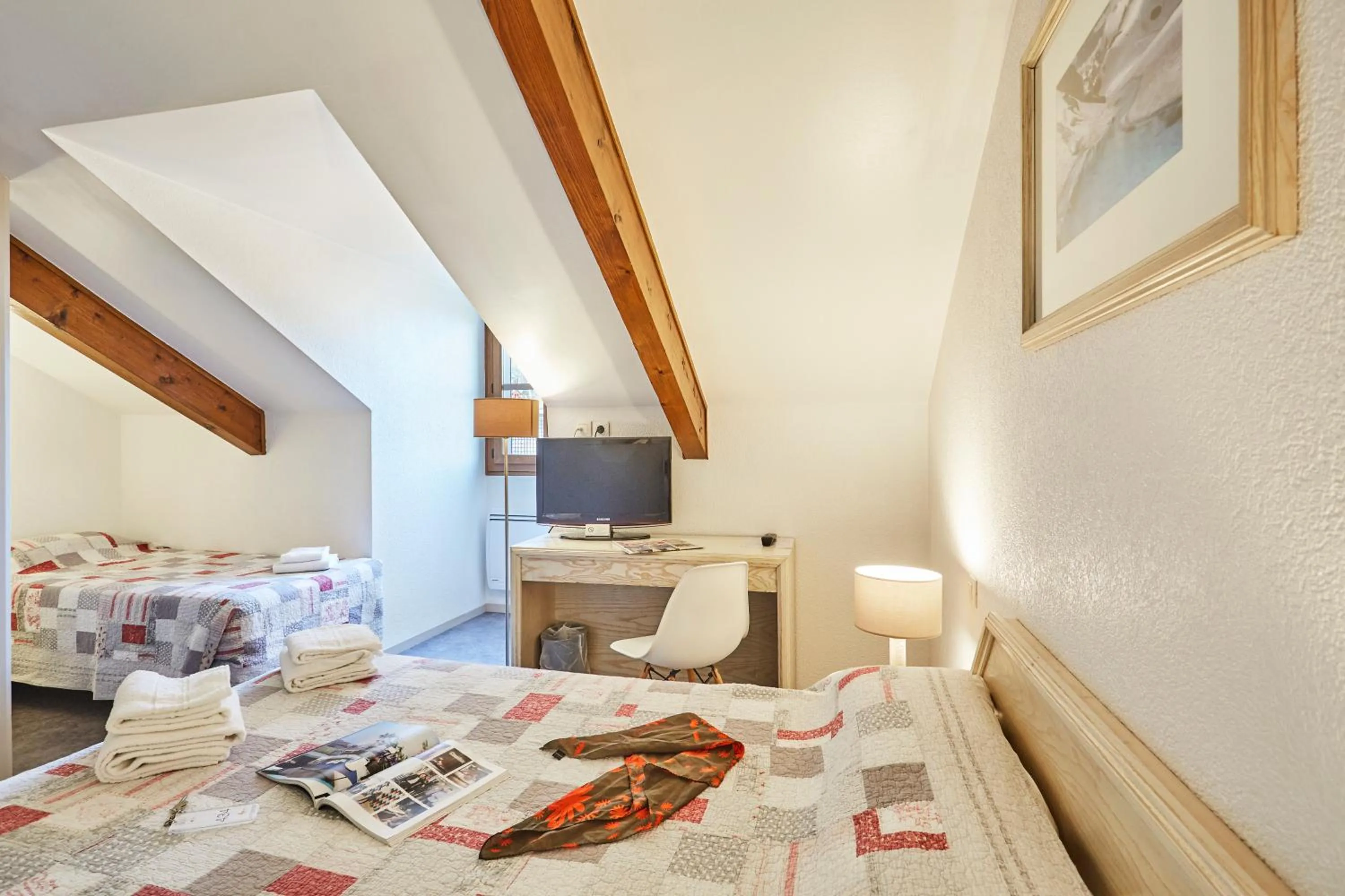 Bedroom, Bed in Cit'Hôtel Le National