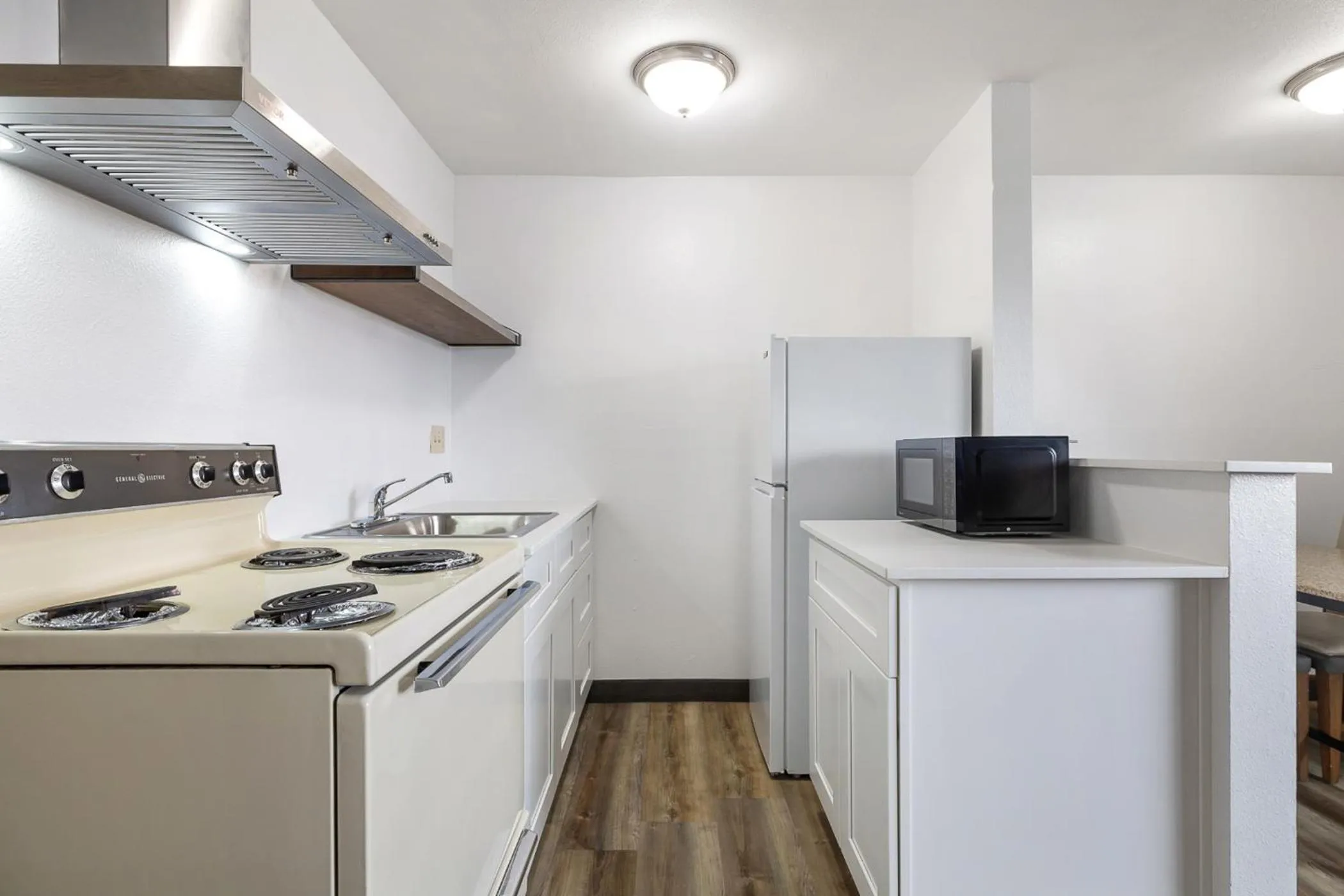 Kitchen or kitchenette in Kennewick Inn & Suites Tri Cities