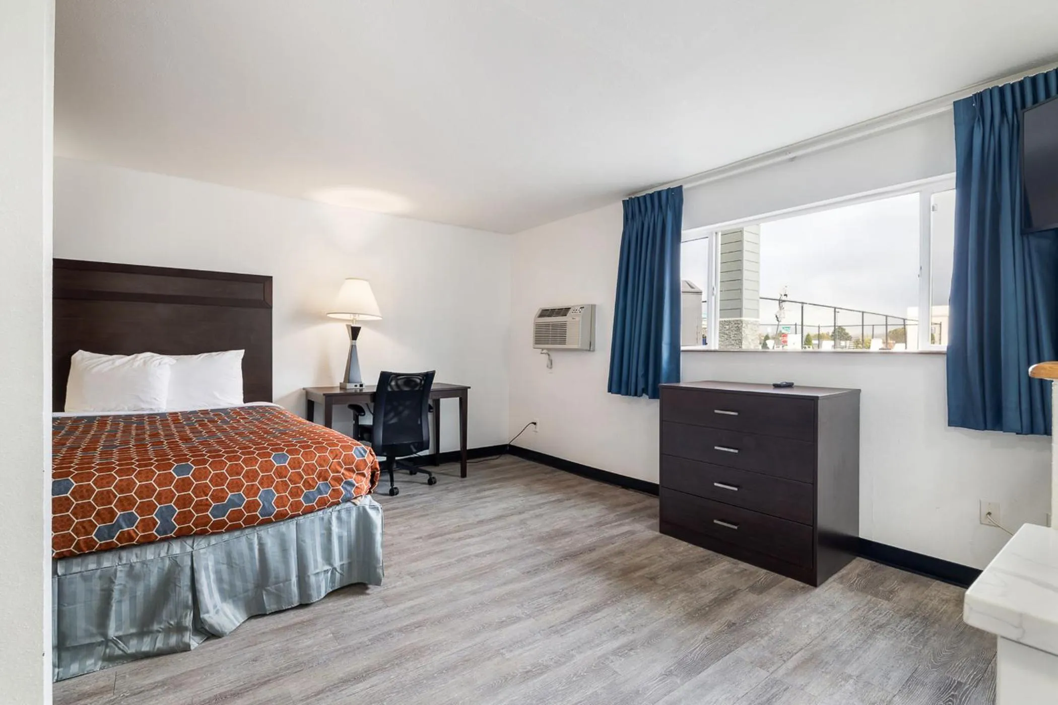 Bed in Kennewick Inn & Suites Tri Cities