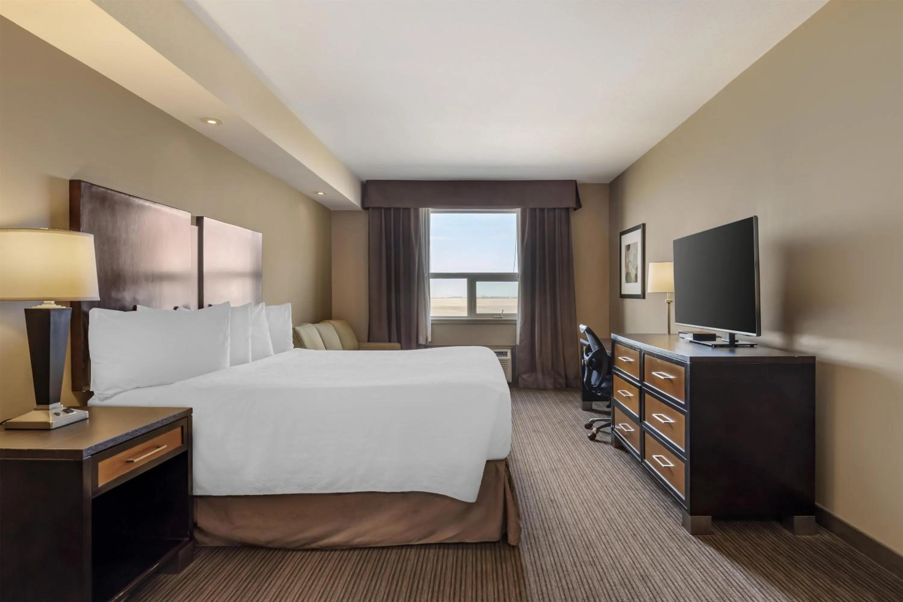 Bedroom, Bed in Best Western Plus Moose Jaw