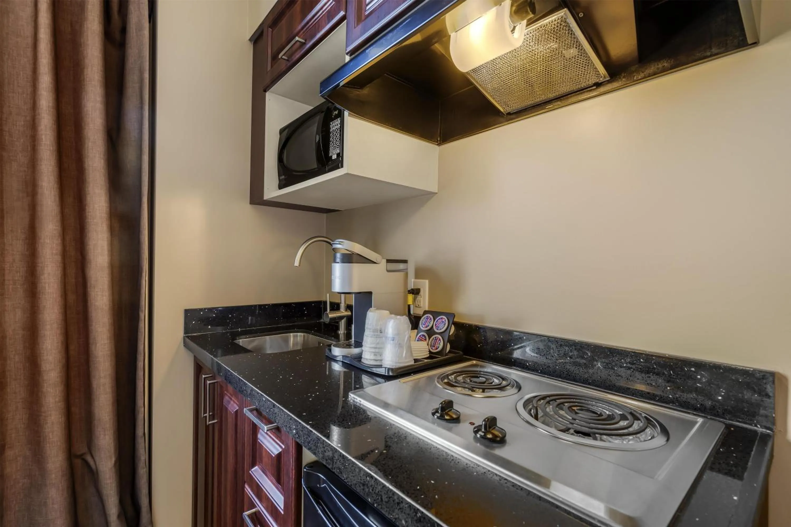 Bedroom in Best Western Plus Moose Jaw