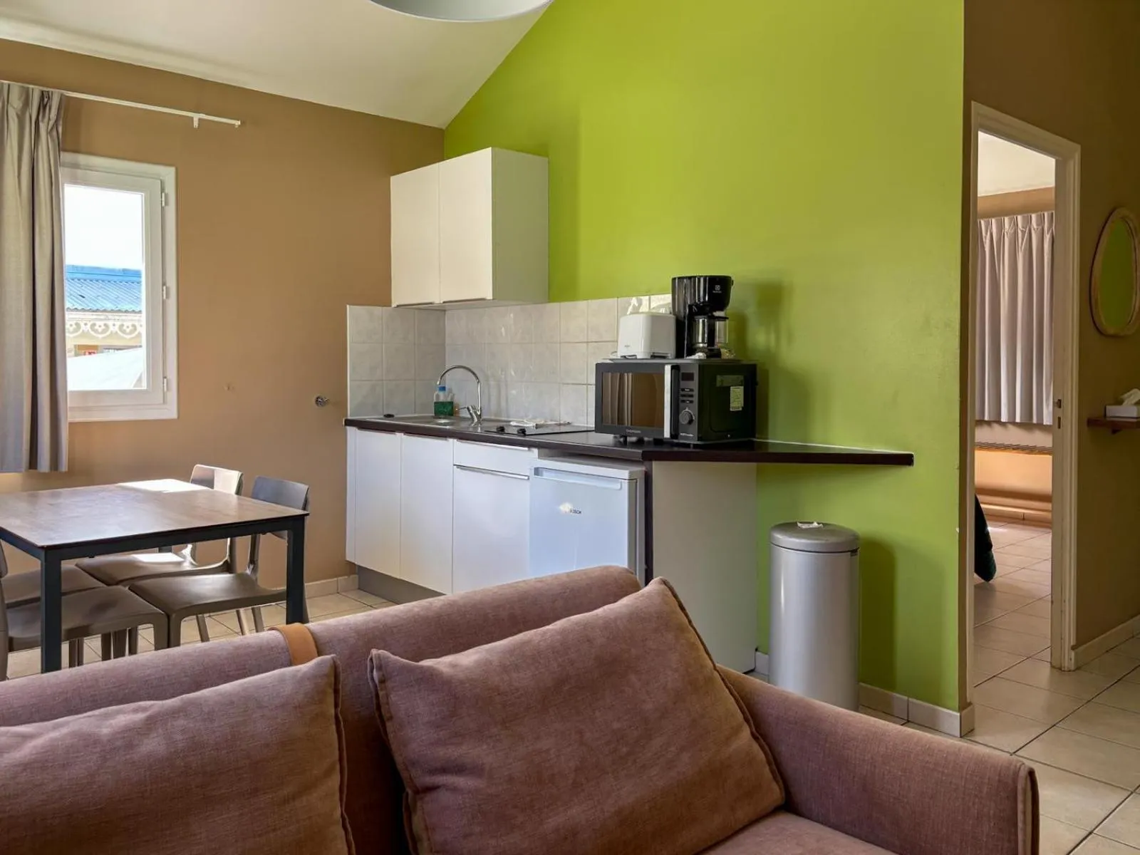 Coffee/tea facilities in Village Creole