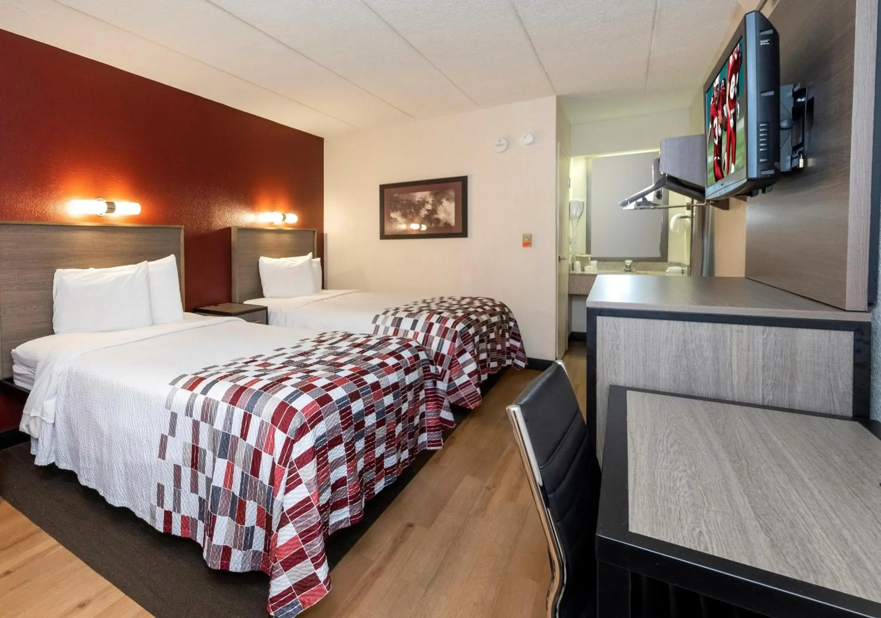 Deluxe Room with Two Double Beds Non-Smoking in Red Roof Inn Edison Deluxe Room with Two Double Beds Non-Smoking in Red Roof Inn Edison